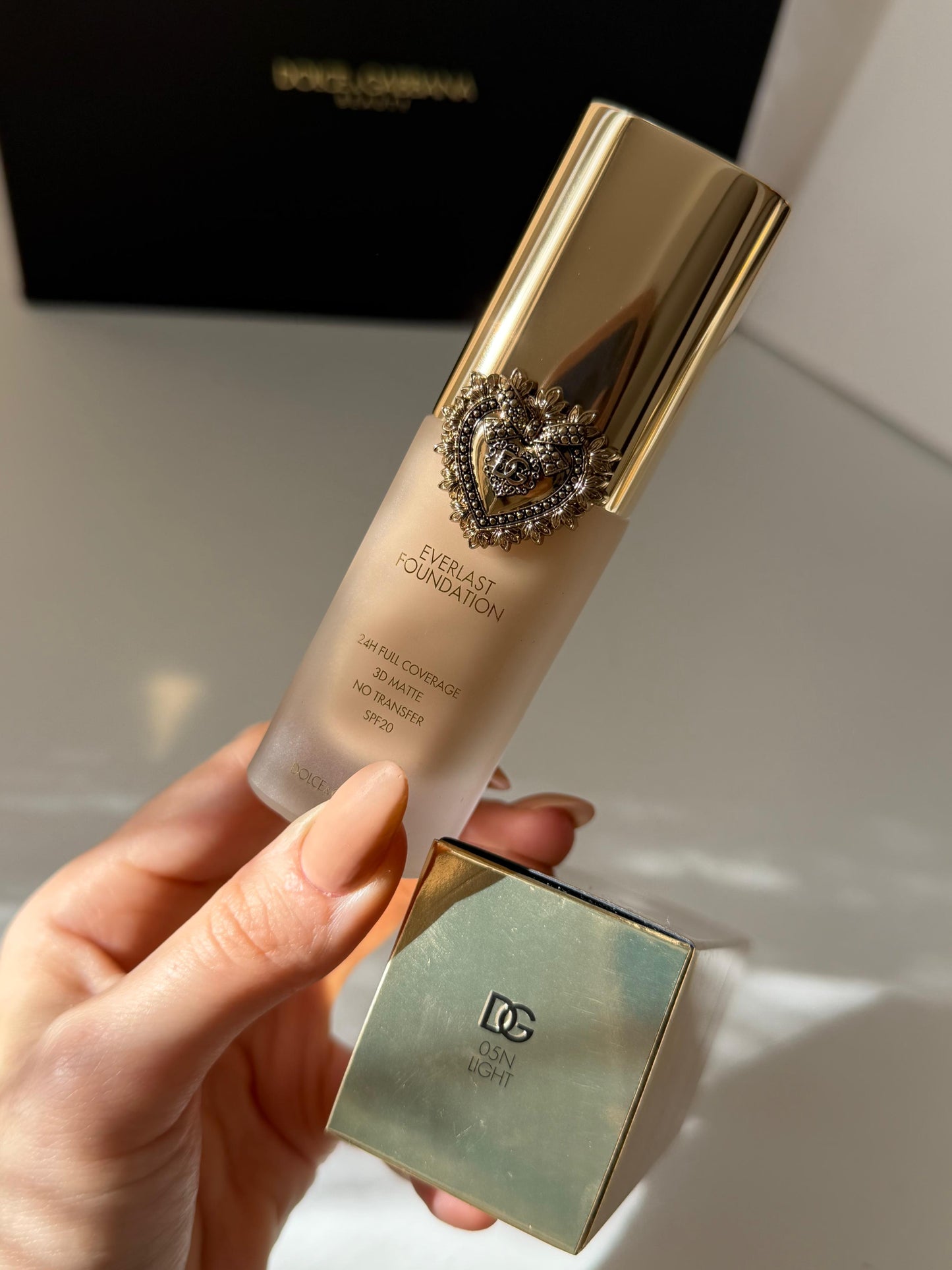 DOLCE&GABBANA Everlast Foundation (05N)
24H Full Coverage, 3D Matte, No Transfer SPF20