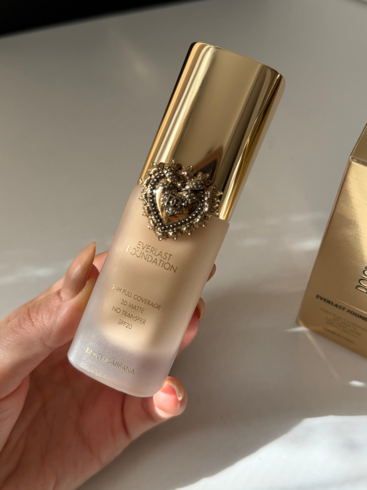 DOLCE&GABBANA Everlast Foundation (05N)
24H Full Coverage, 3D Matte, No Transfer SPF20