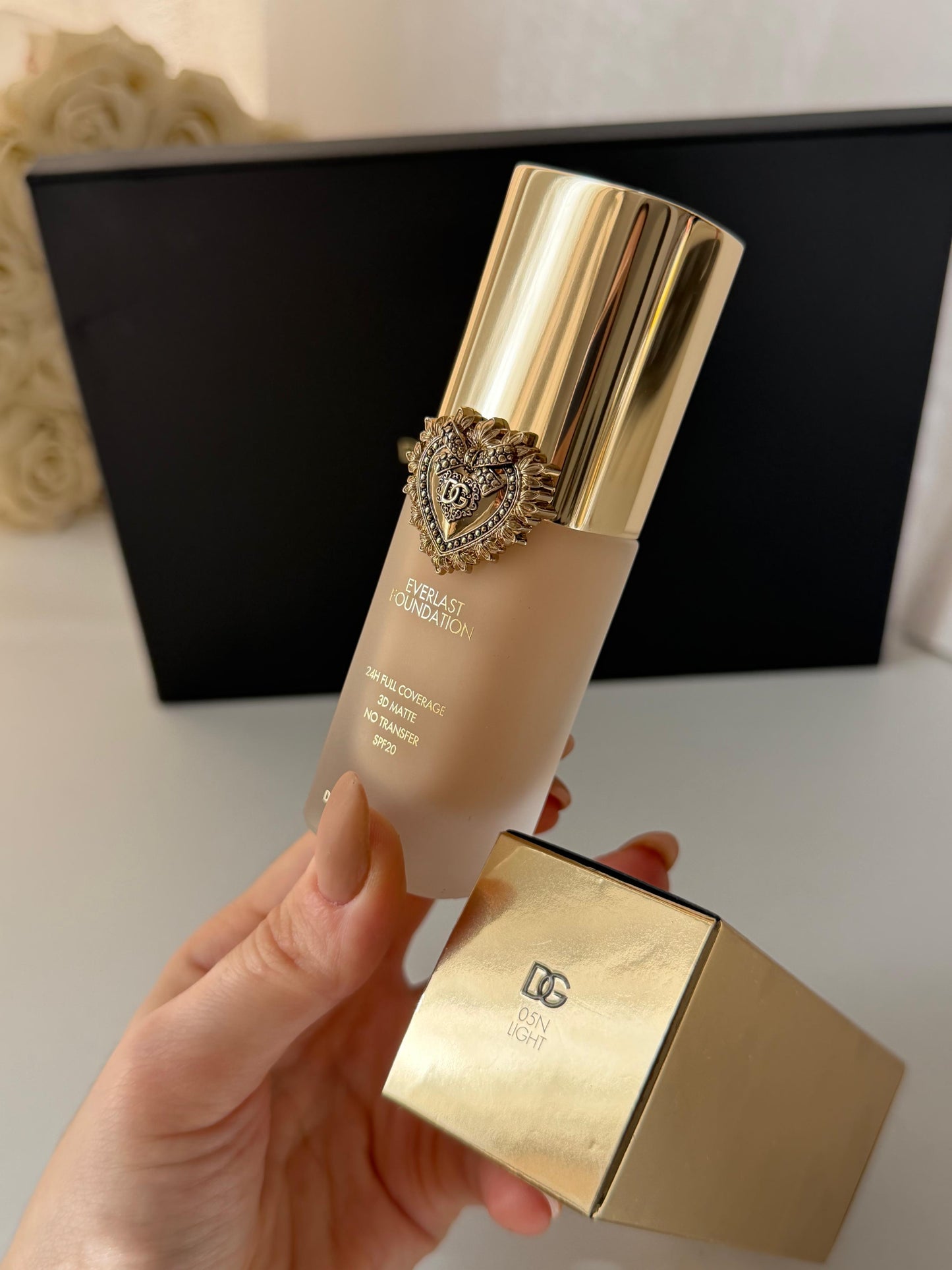 DOLCE&GABBANA Everlast Foundation (05N)
24H Full Coverage, 3D Matte, No Transfer SPF20