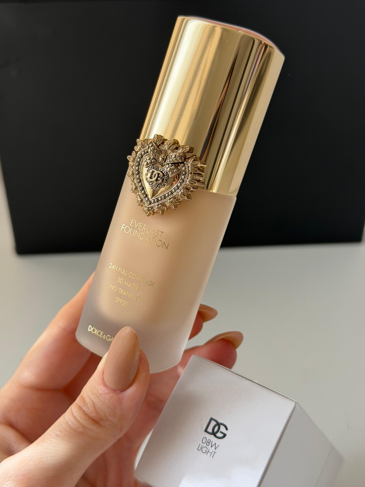DOLCE&GABBANA Everlast Foundation (08W)
24H Full Coverage, 3D Matte, No Transfer SPF20