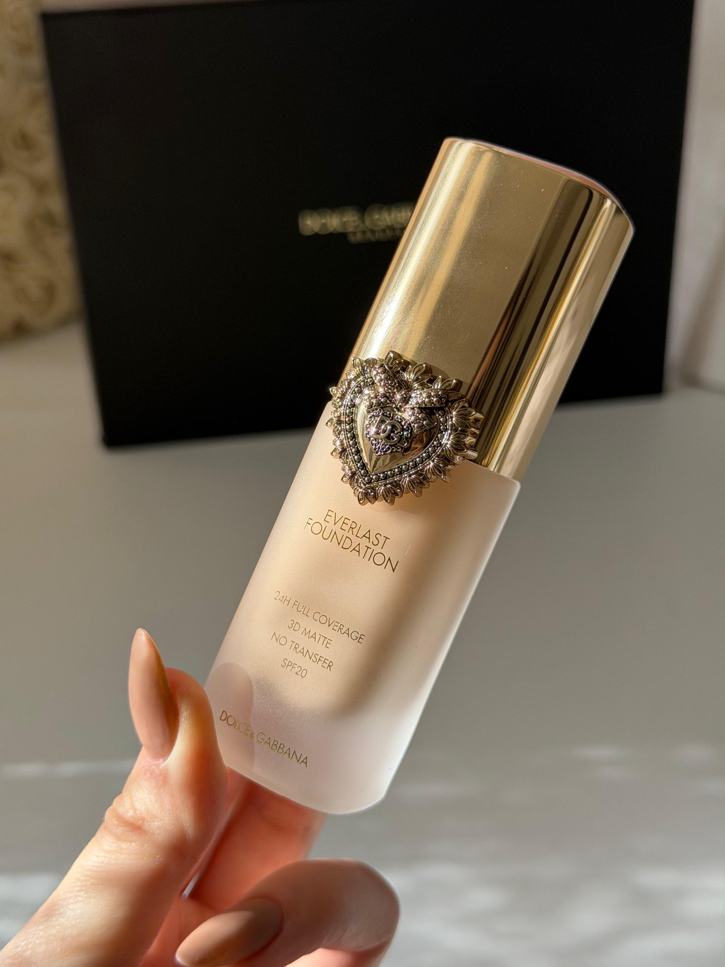DOLCE&GABBANA Everlast Foundation (08W)
24H Full Coverage, 3D Matte, No Transfer SPF20
