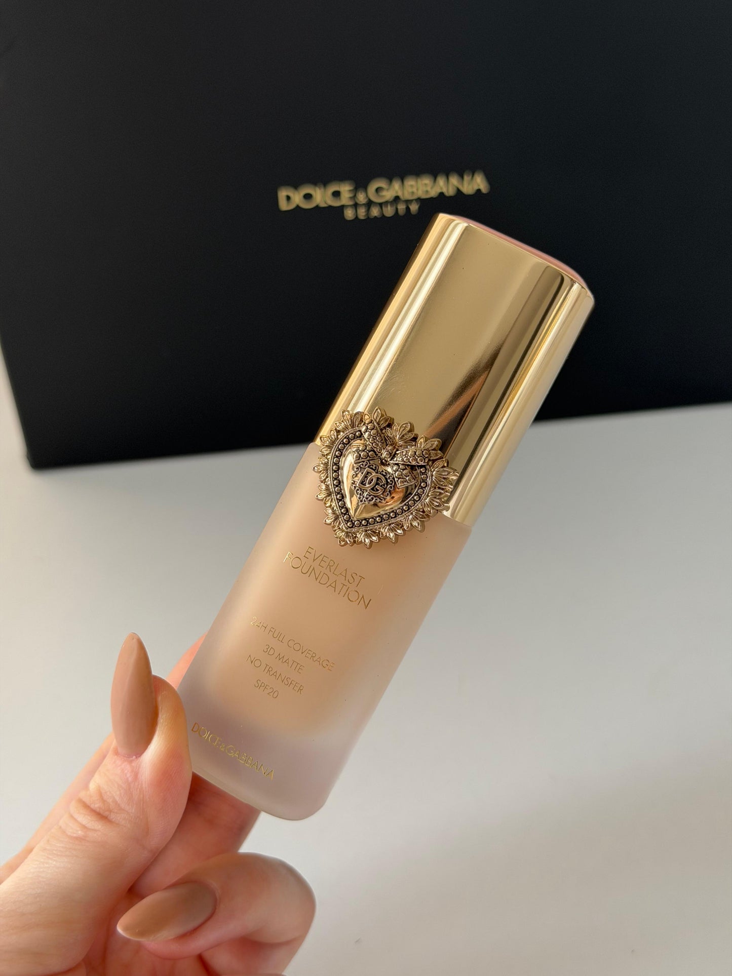 DOLCE&GABBANA Everlast Foundation (08W)
24H Full Coverage, 3D Matte, No Transfer SPF20