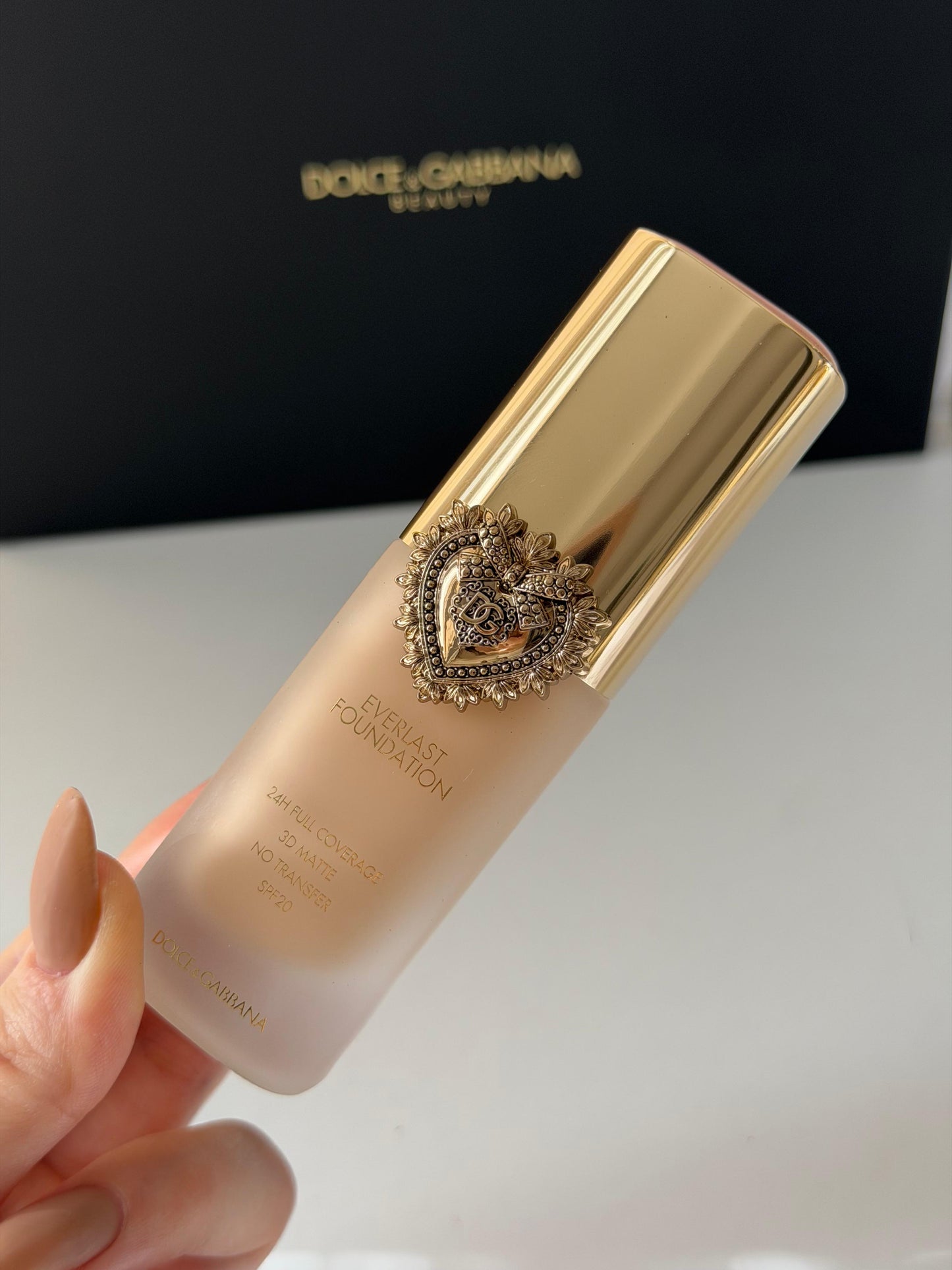 DOLCE&GABBANA Everlast Foundation (08W)
24H Full Coverage, 3D Matte, No Transfer SPF20