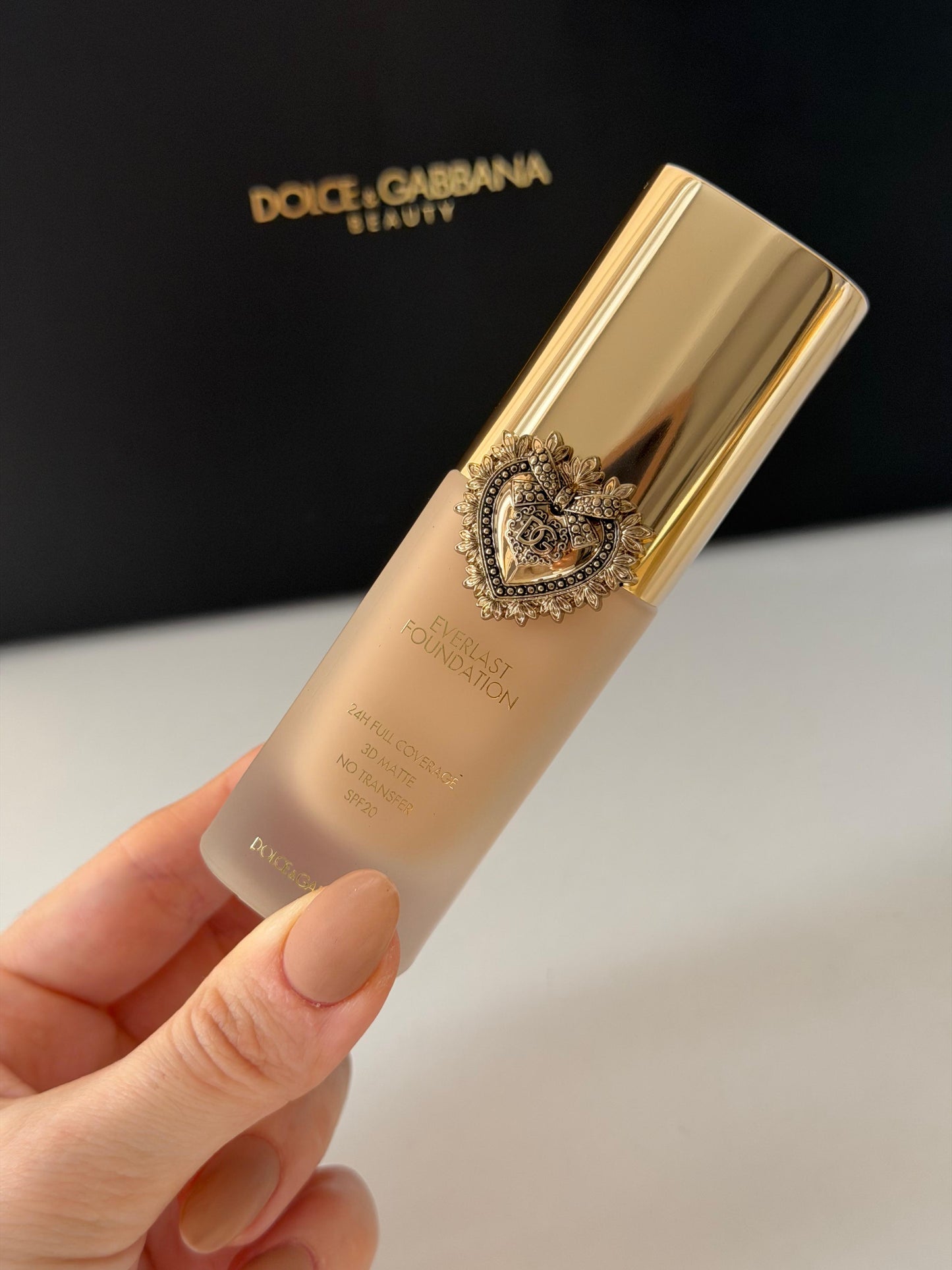 DOLCE&GABBANA Everlast Foundation (08W)
24H Full Coverage, 3D Matte, No Transfer SPF20