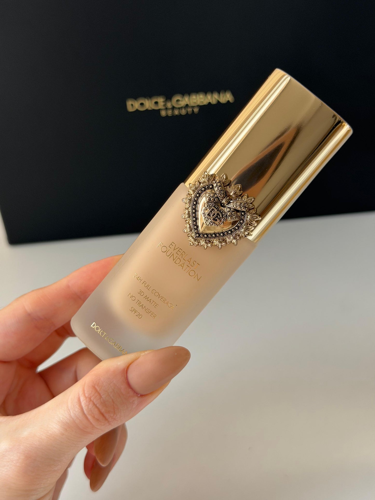 DOLCE&GABBANA Everlast Foundation (08W)
24H Full Coverage, 3D Matte, No Transfer SPF20