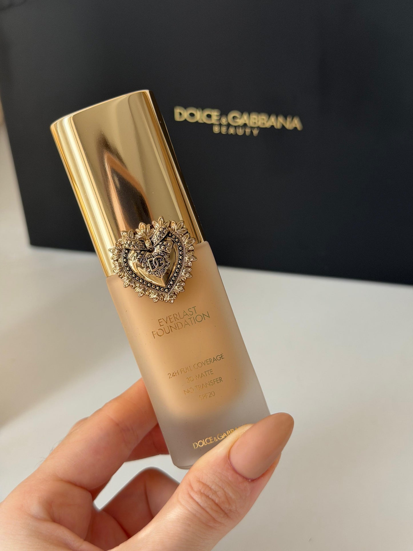 DOLCE&GABBANA Everlast Foundation (14W)
24H Full Coverage, 3D Matte, No Transfer SPF20