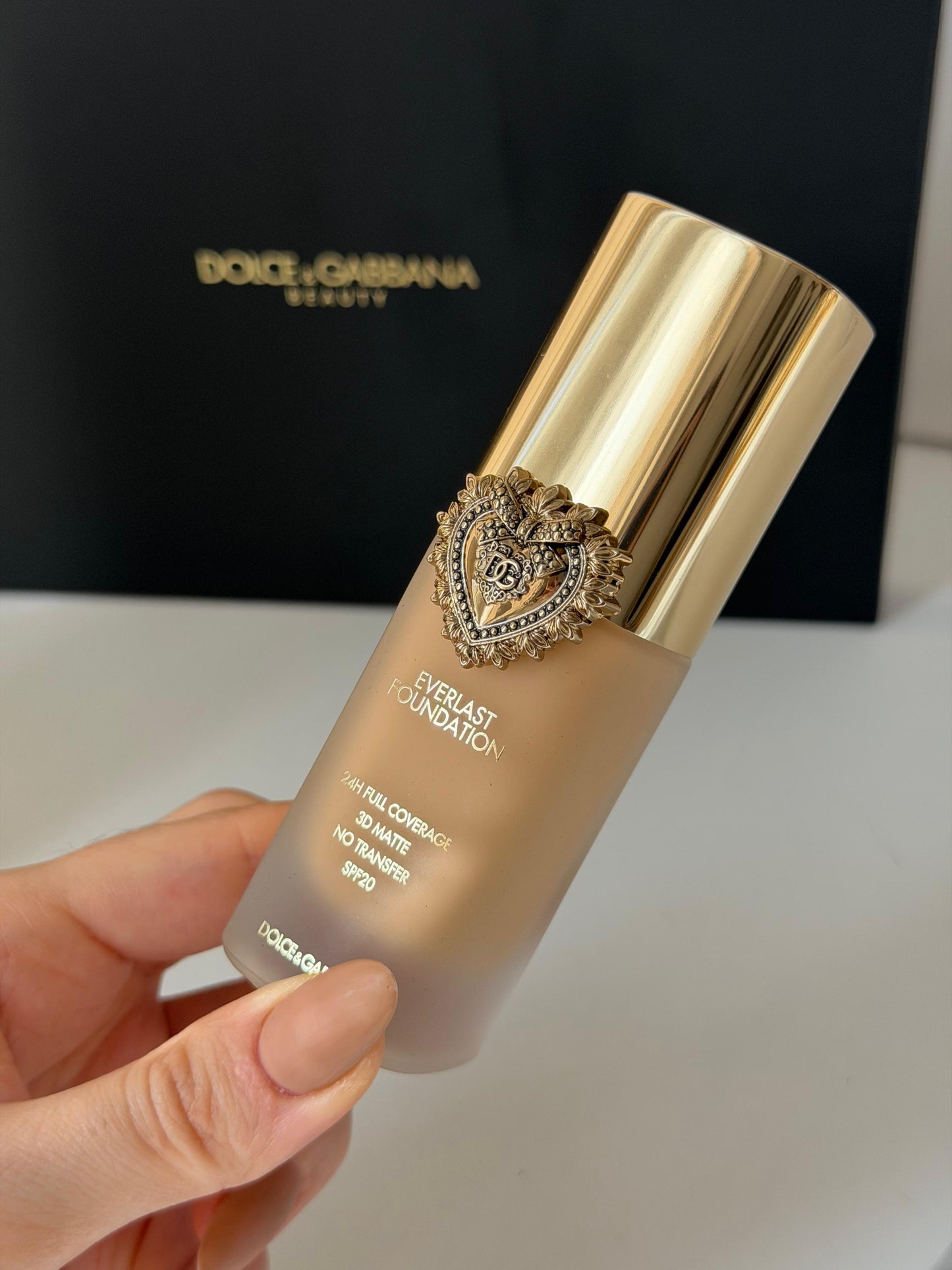 DOLCE&GABBANA Everlast Foundation (14W)
24H Full Coverage, 3D Matte, No Transfer SPF20