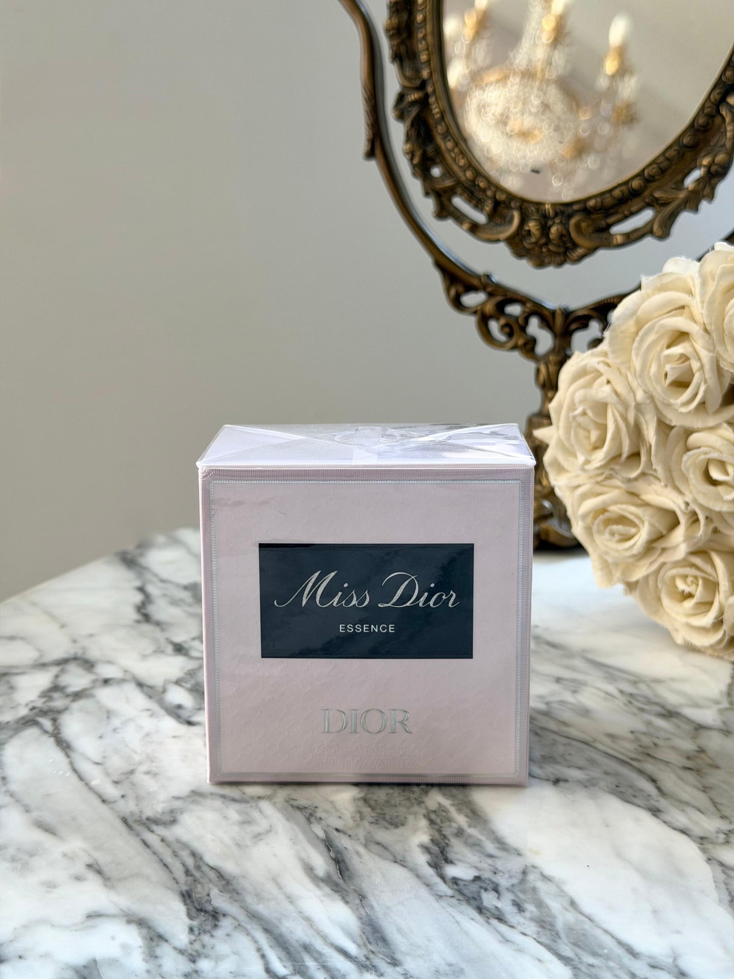 DIOR Miss Dior Essence
Jammy, Floral and Woody Notes