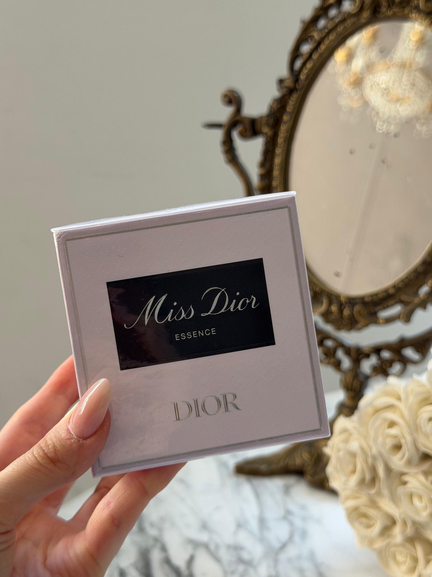 DIOR Miss Dior Essence
Jammy, Floral and Woody Notes