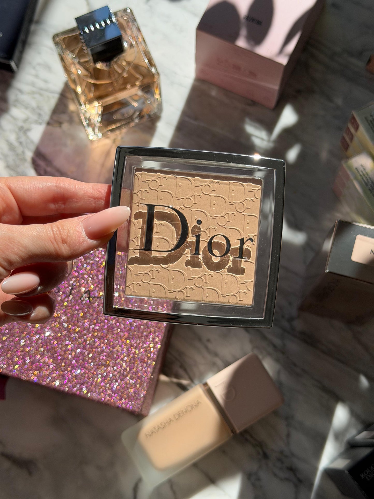 DIOR Backstage Face & Body Powder-No-Powder
Perfecting Translucent, Blurring Effect, Natural Radiant Finish - Long-Wear Matity