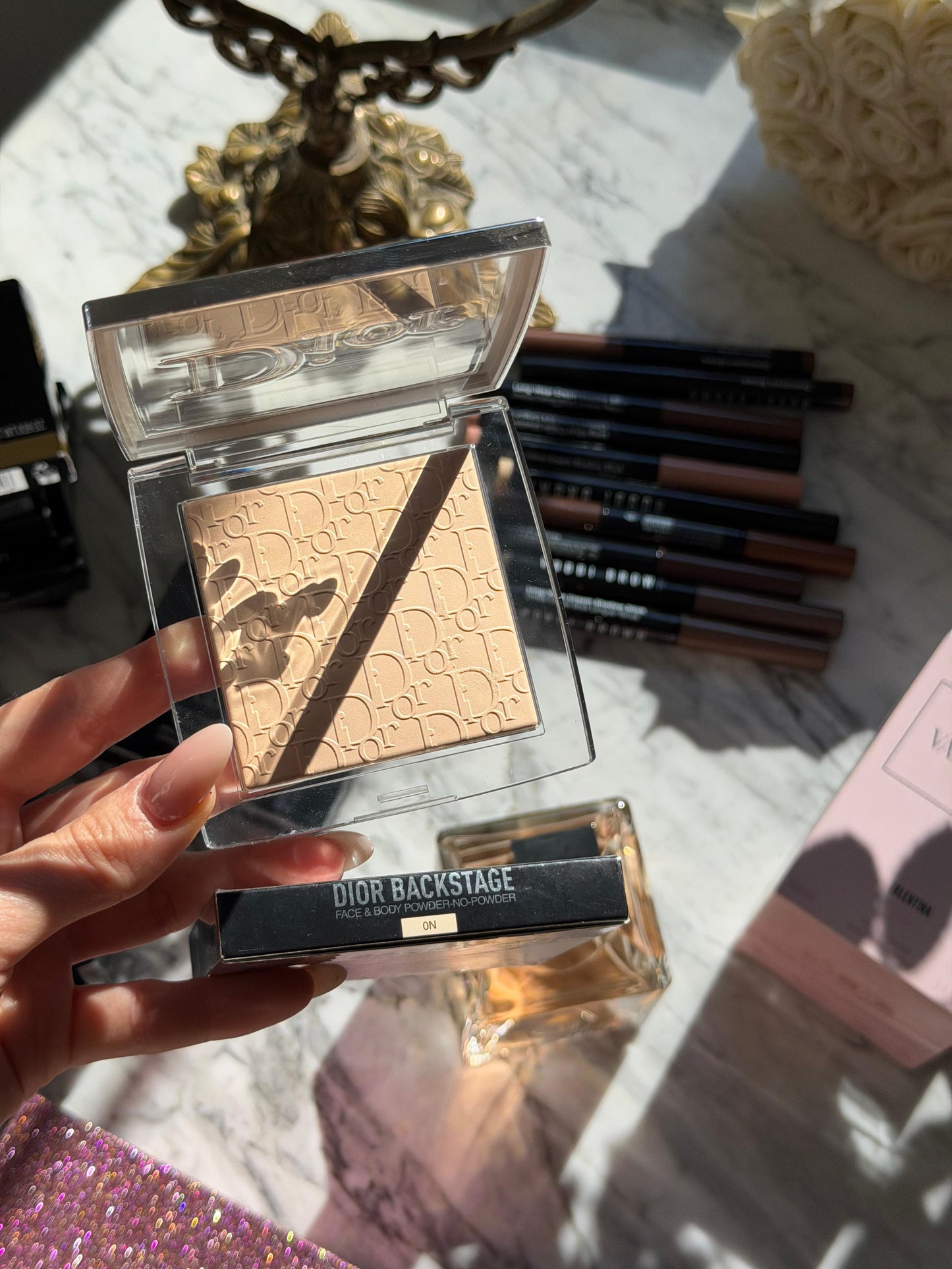 DIOR Backstage Face & Body Powder-No-Powder
Perfecting Translucent, Blurring Effect, Natural Radiant Finish - Long-Wear Matity