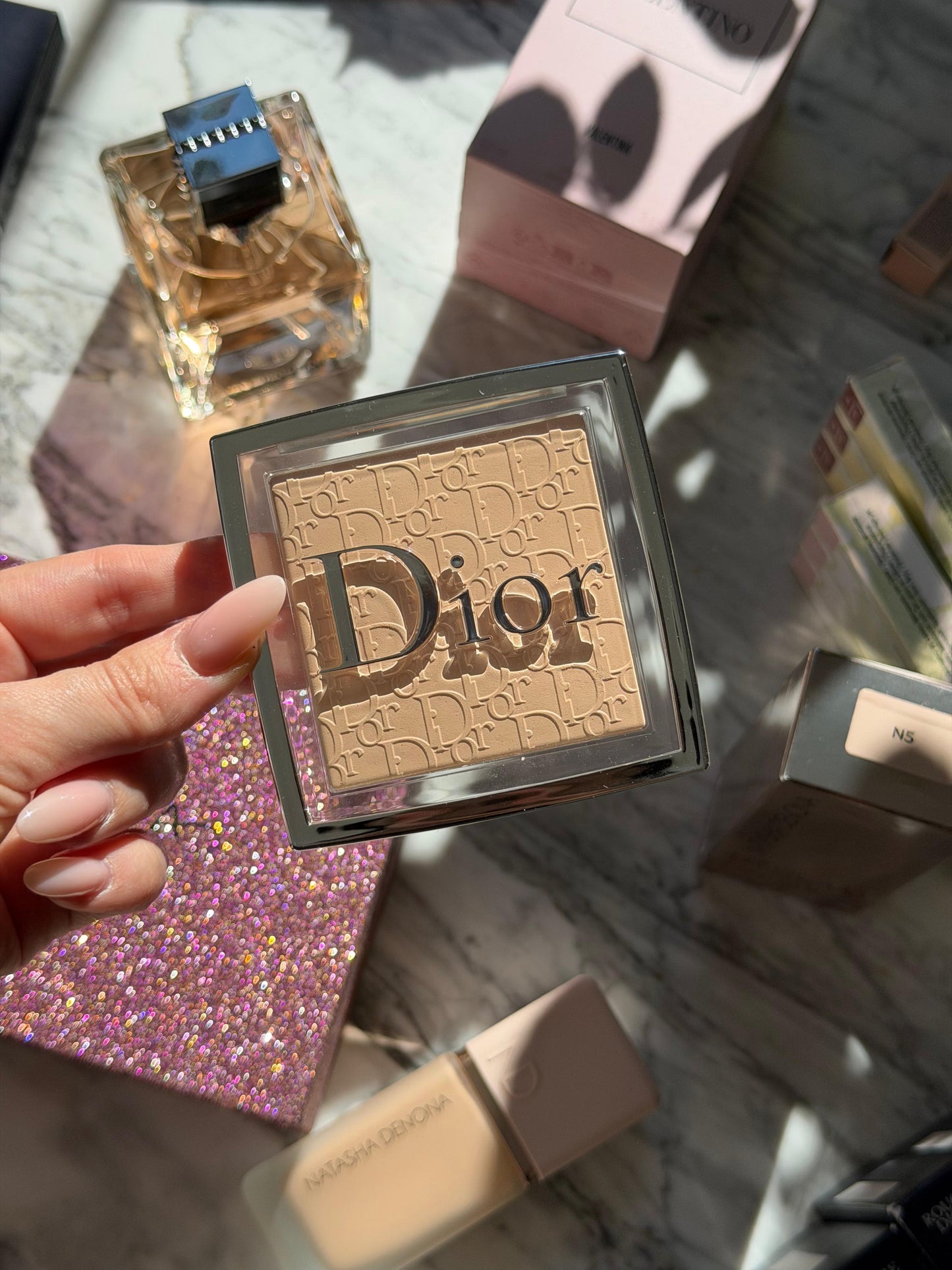DIOR Backstage Face & Body Powder-No-Powder
Perfecting Translucent, Blurring Effect, Natural Radiant Finish - Long-Wear Matity