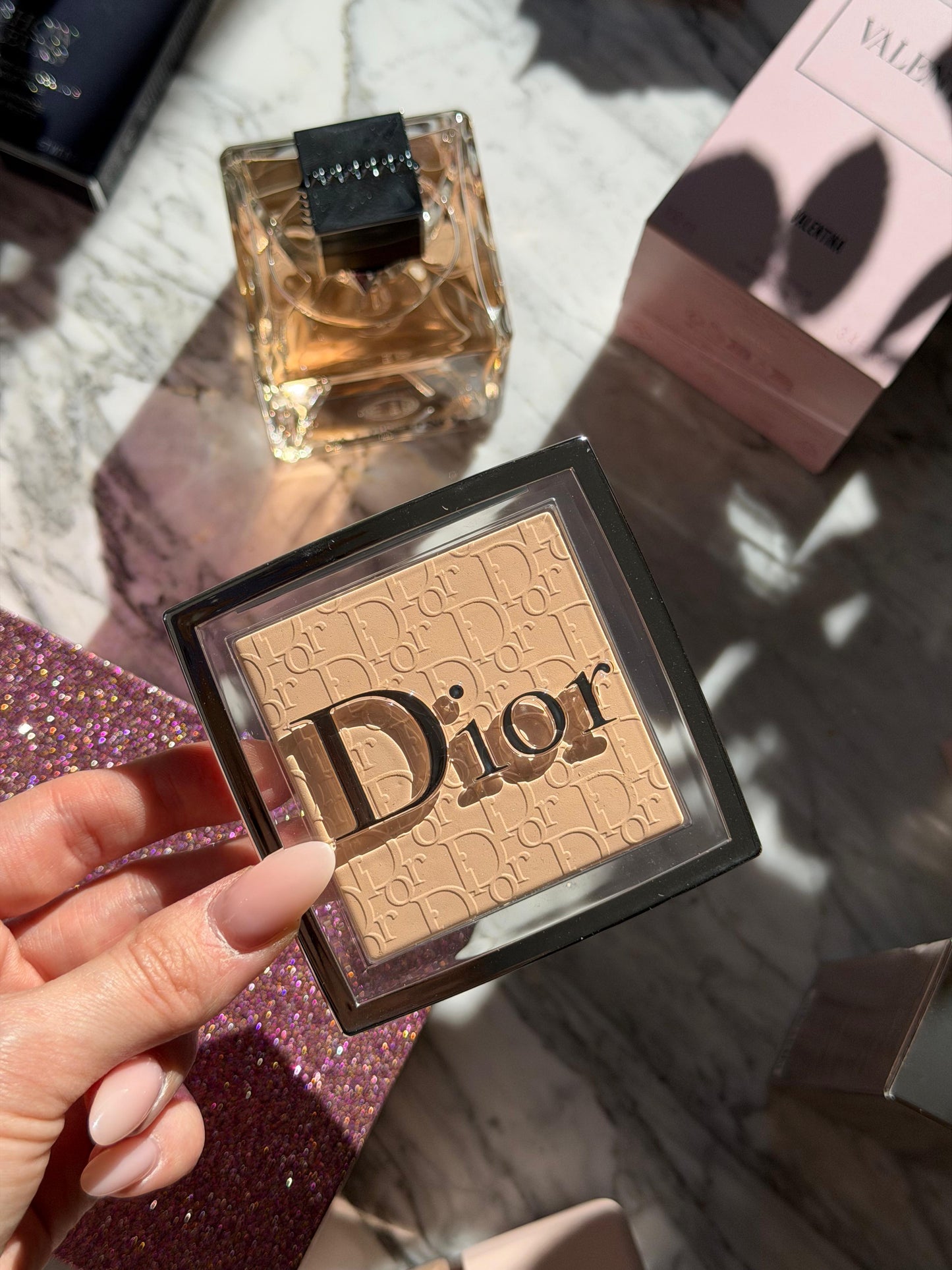DIOR Backstage Face & Body Powder-No-Powder
Perfecting Translucent, Blurring Effect, Natural Radiant Finish - Long-Wear Matity
