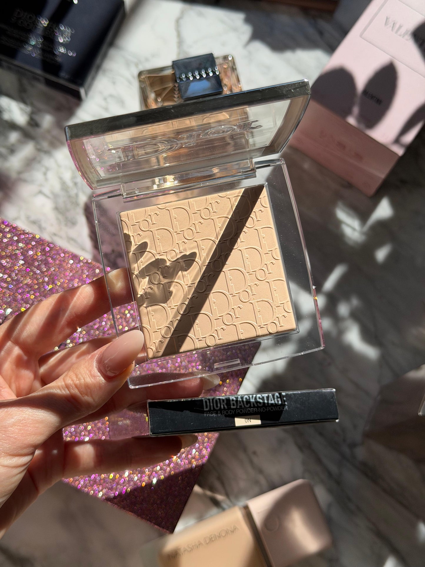 DIOR Backstage Face & Body Powder-No-Powder
Perfecting Translucent, Blurring Effect, Natural Radiant Finish - Long-Wear Matity