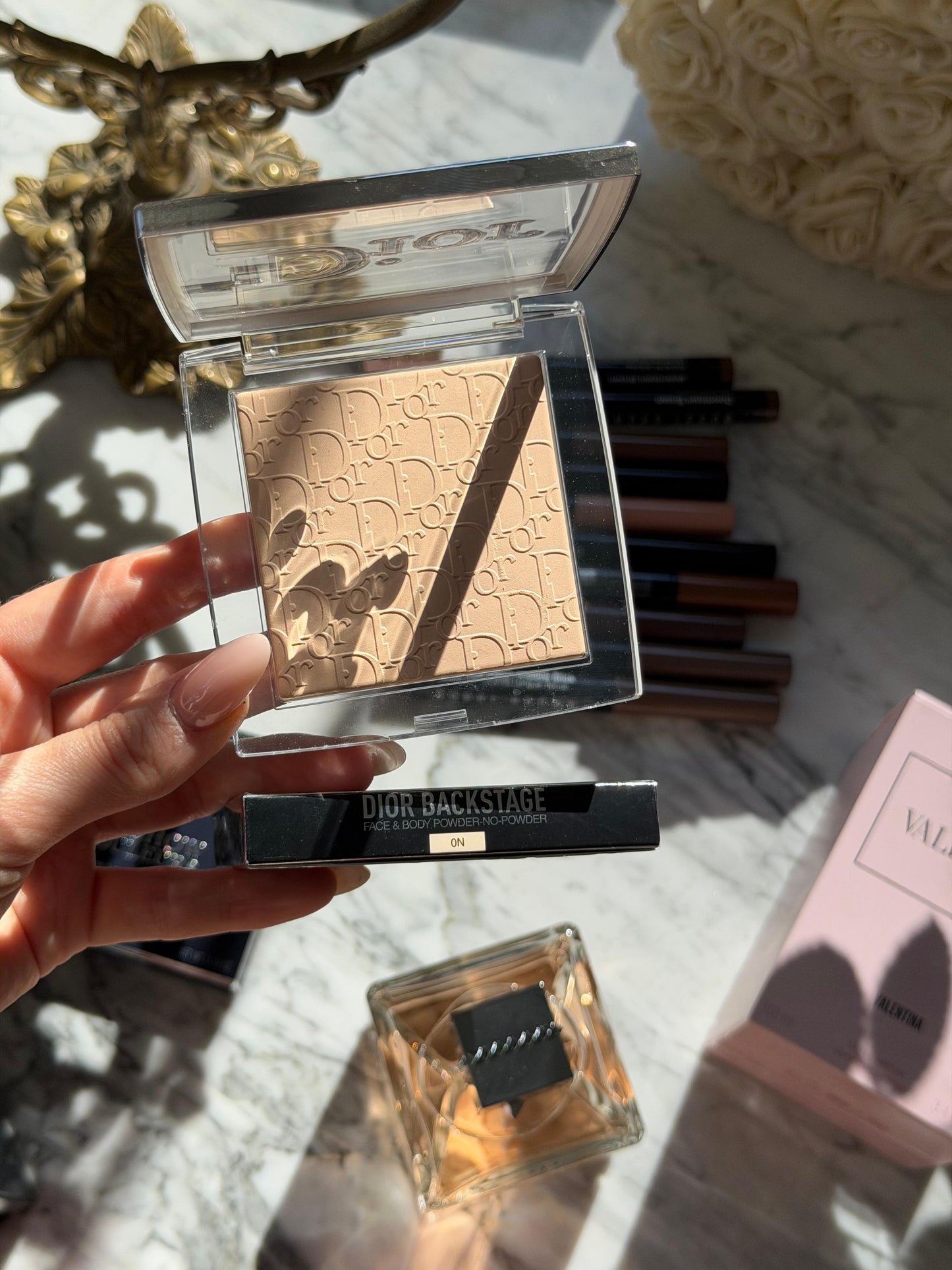 DIOR Backstage Face & Body Powder-No-Powder
Perfecting Translucent, Blurring Effect, Natural Radiant Finish - Long-Wear Matity