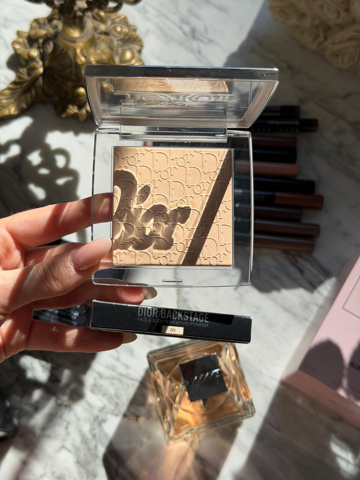 DIOR Backstage Face & Body Powder-No-Powder
Perfecting Translucent, Blurring Effect, Natural Radiant Finish - Long-Wear Matity
