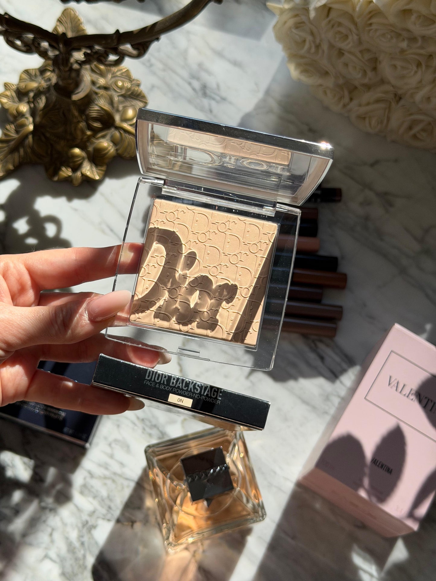 DIOR Backstage Face & Body Powder-No-Powder
Perfecting Translucent, Blurring Effect, Natural Radiant Finish - Long-Wear Matity