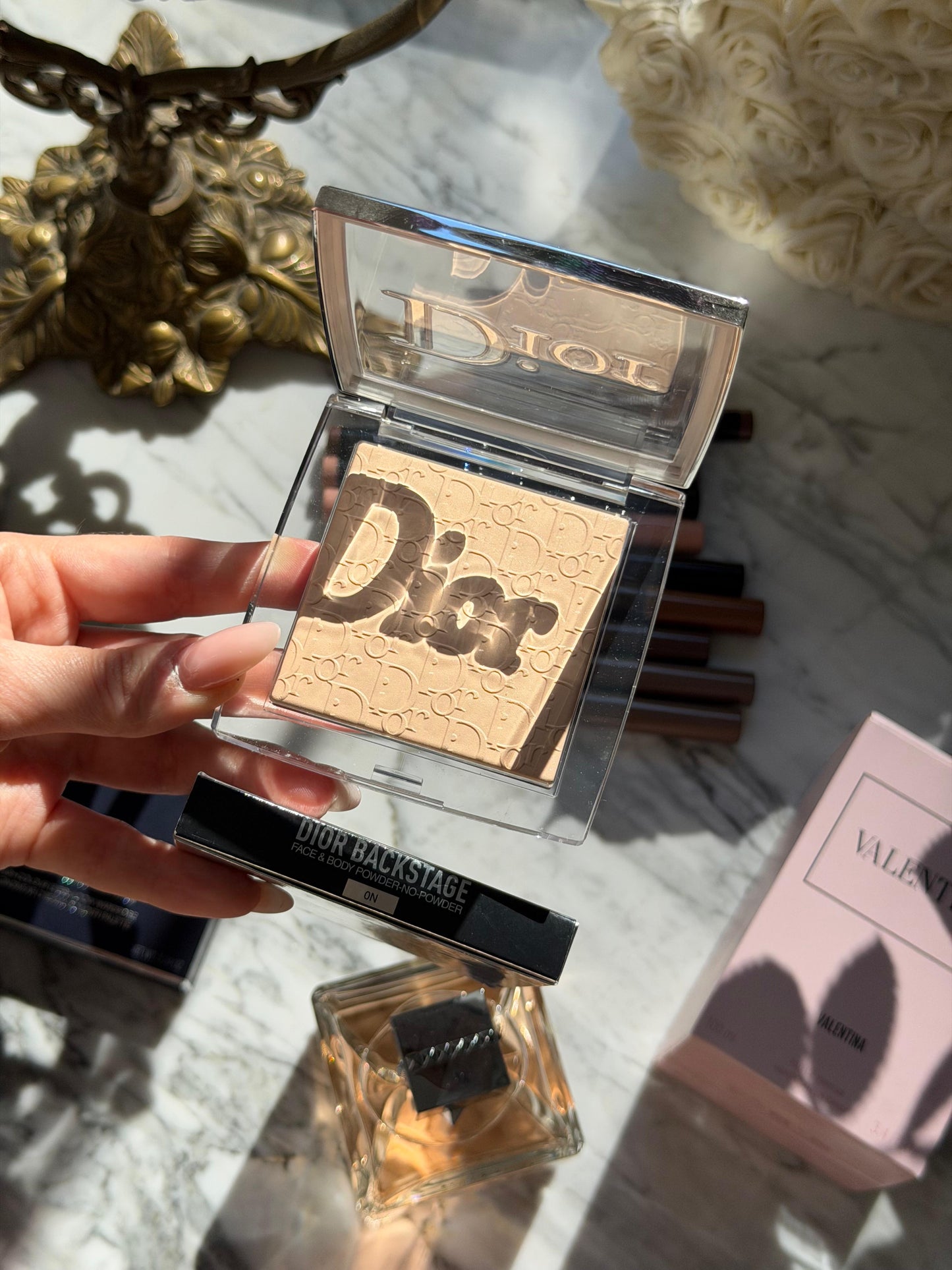 DIOR Backstage Face & Body Powder-No-Powder
Perfecting Translucent, Blurring Effect, Natural Radiant Finish - Long-Wear Matity