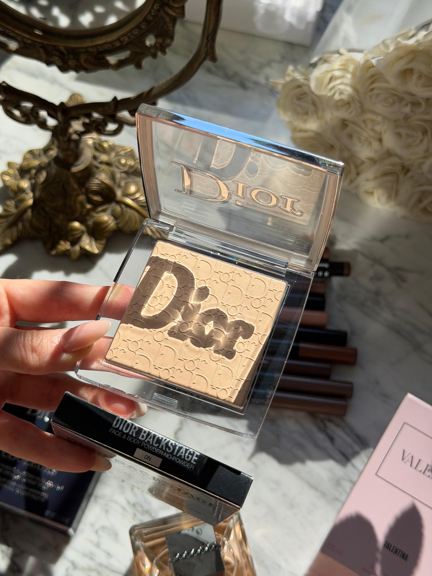 DIOR Backstage Face & Body Powder-No-Powder
Perfecting Translucent, Blurring Effect, Natural Radiant Finish - Long-Wear Matity