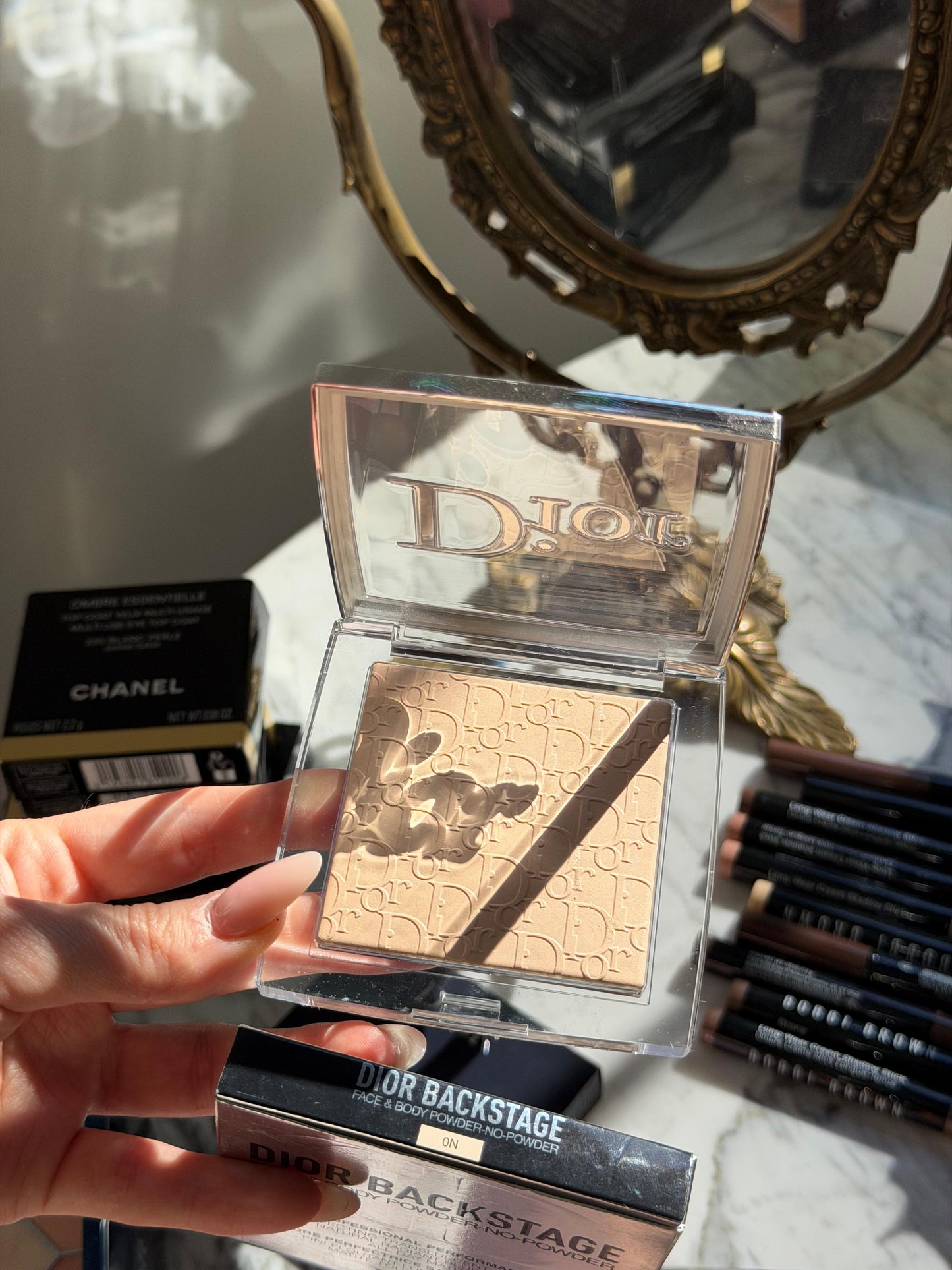 DIOR Backstage Face & Body Powder-No-Powder
Perfecting Translucent, Blurring Effect, Natural Radiant Finish - Long-Wear Matity