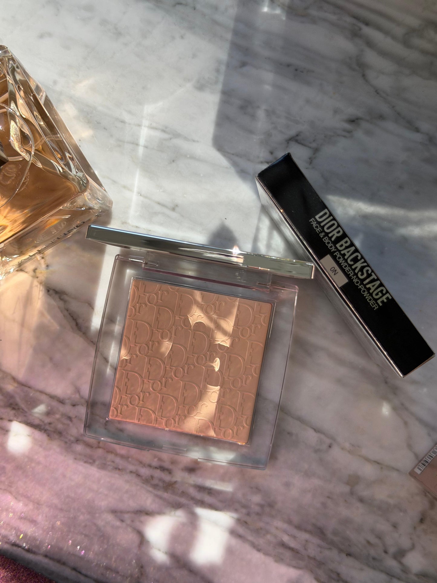 DIOR Backstage Face & Body Powder-No-Powder
Perfecting Translucent, Blurring Effect, Natural Radiant Finish - Long-Wear Matity