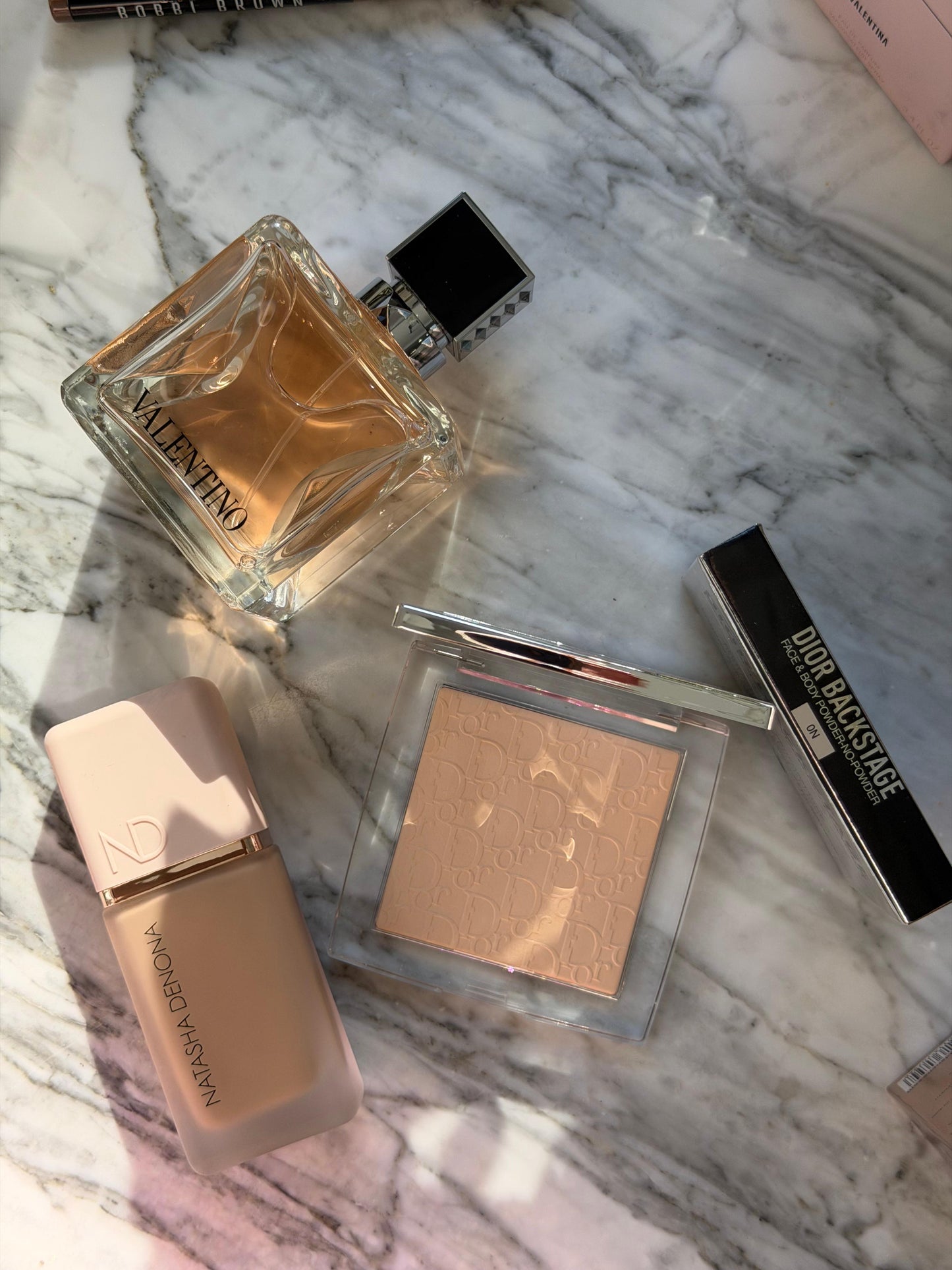 DIOR Backstage Face & Body Powder-No-Powder
Perfecting Translucent, Blurring Effect, Natural Radiant Finish - Long-Wear Matity