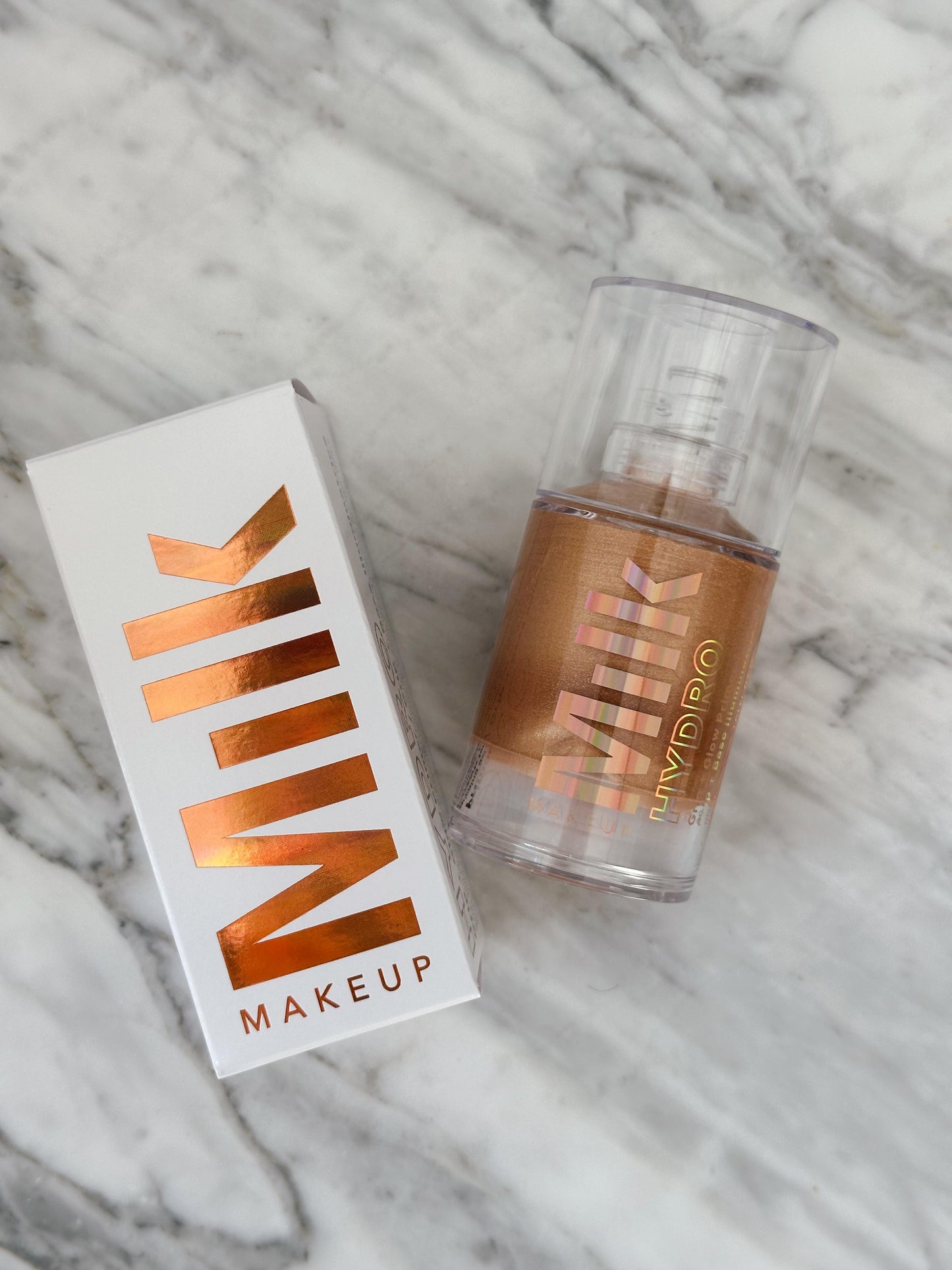 MILK MAKEUP Hydro Grip + Glow Primer
Illuminating Primer