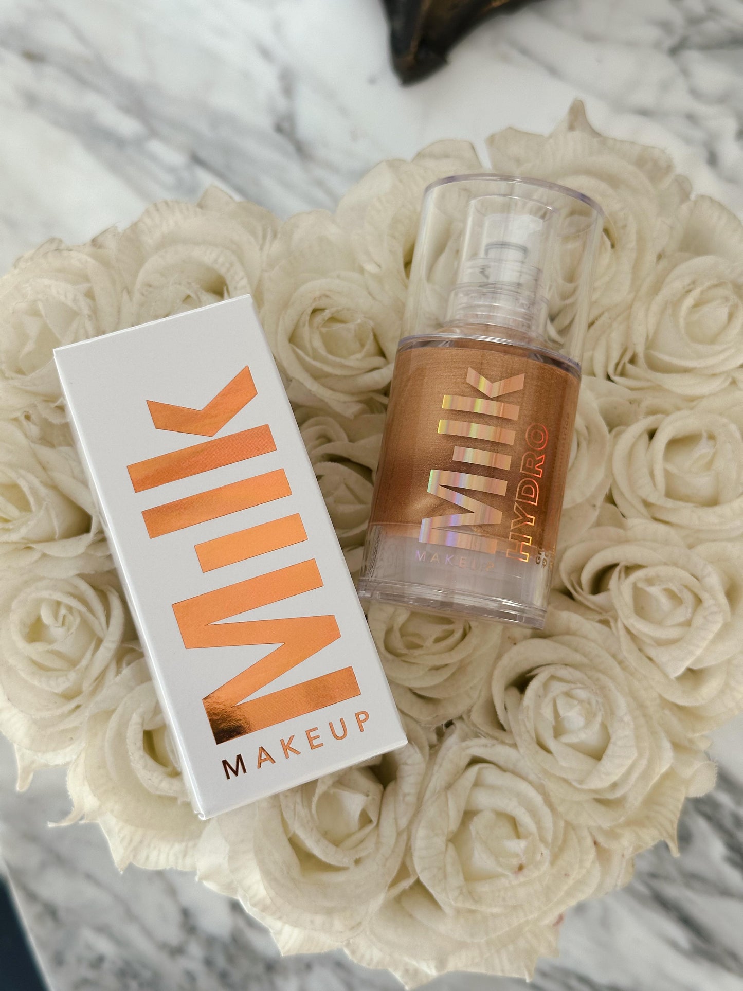 MILK MAKEUP Hydro Grip + Glow Primer
Illuminating Primer