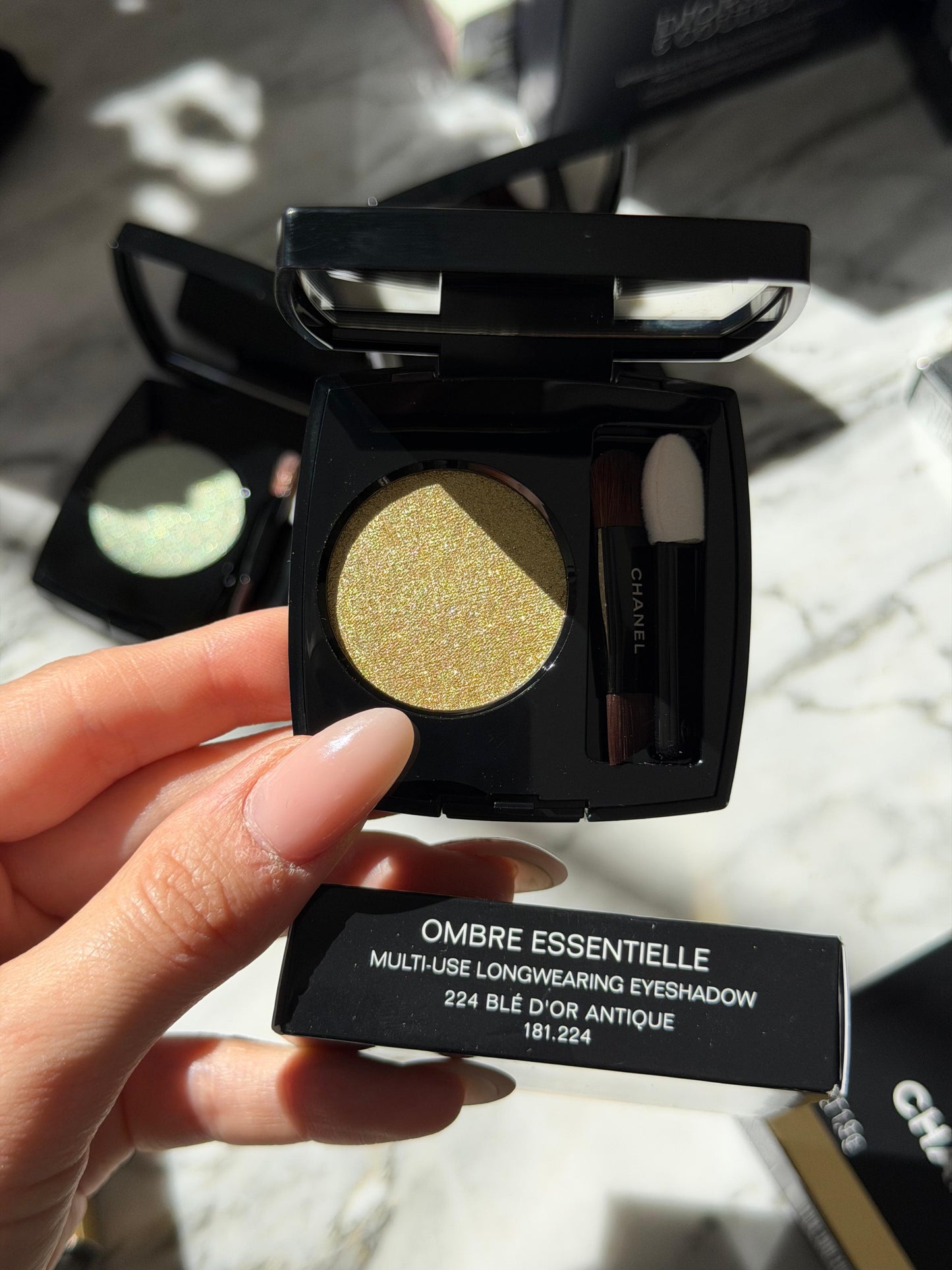 CHANEL Ombre Essentielle Multi-Use Longwearing Eyeshadow (224)