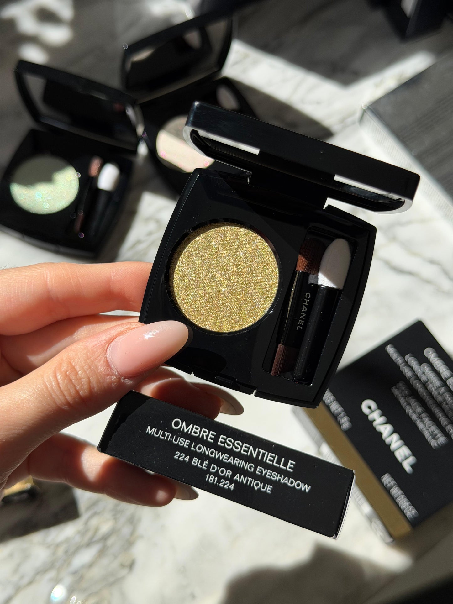 CHANEL Ombre Essentielle Multi-Use Longwearing Eyeshadow (224)