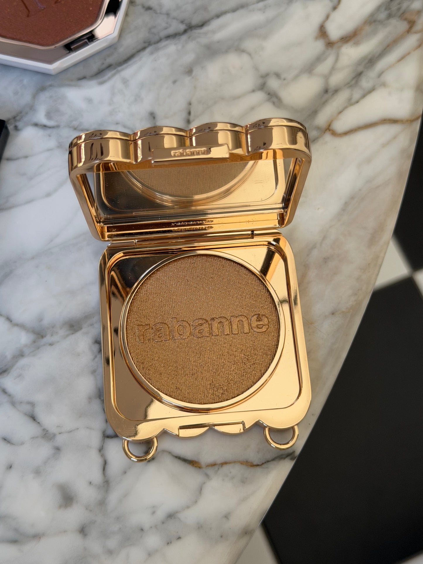 PACO RABANNE 1969 Makeup Clutch
Ultra-Shiny, All-Over Luminizer, Second Skin Comfort