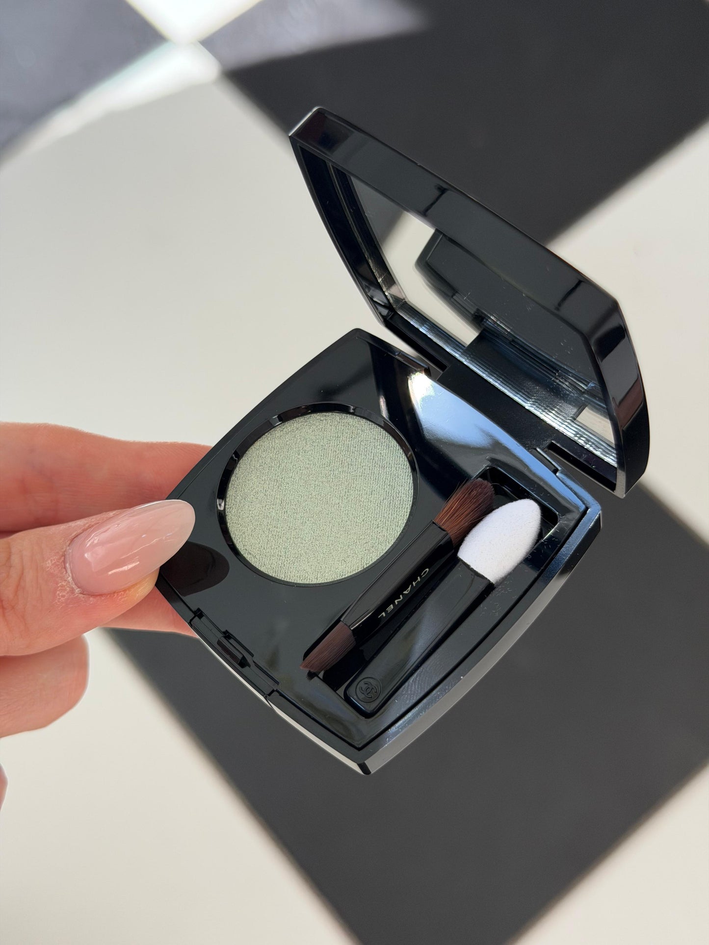 CHANEL Ombre Essentielle Multi-Use Longwearing Eyeshadow (222)