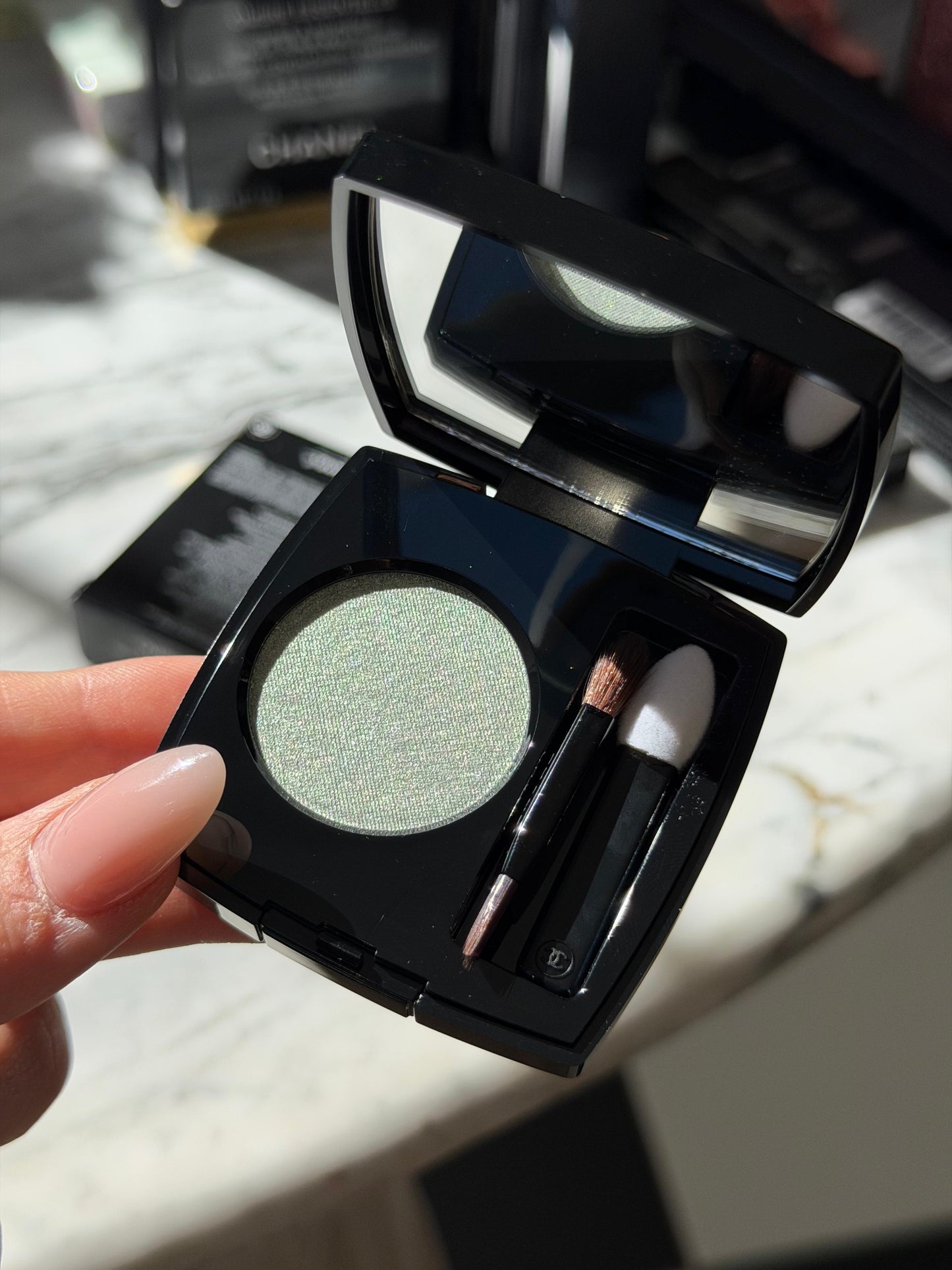 CHANEL Ombre Essentielle Multi-Use Longwearing Eyeshadow (222)