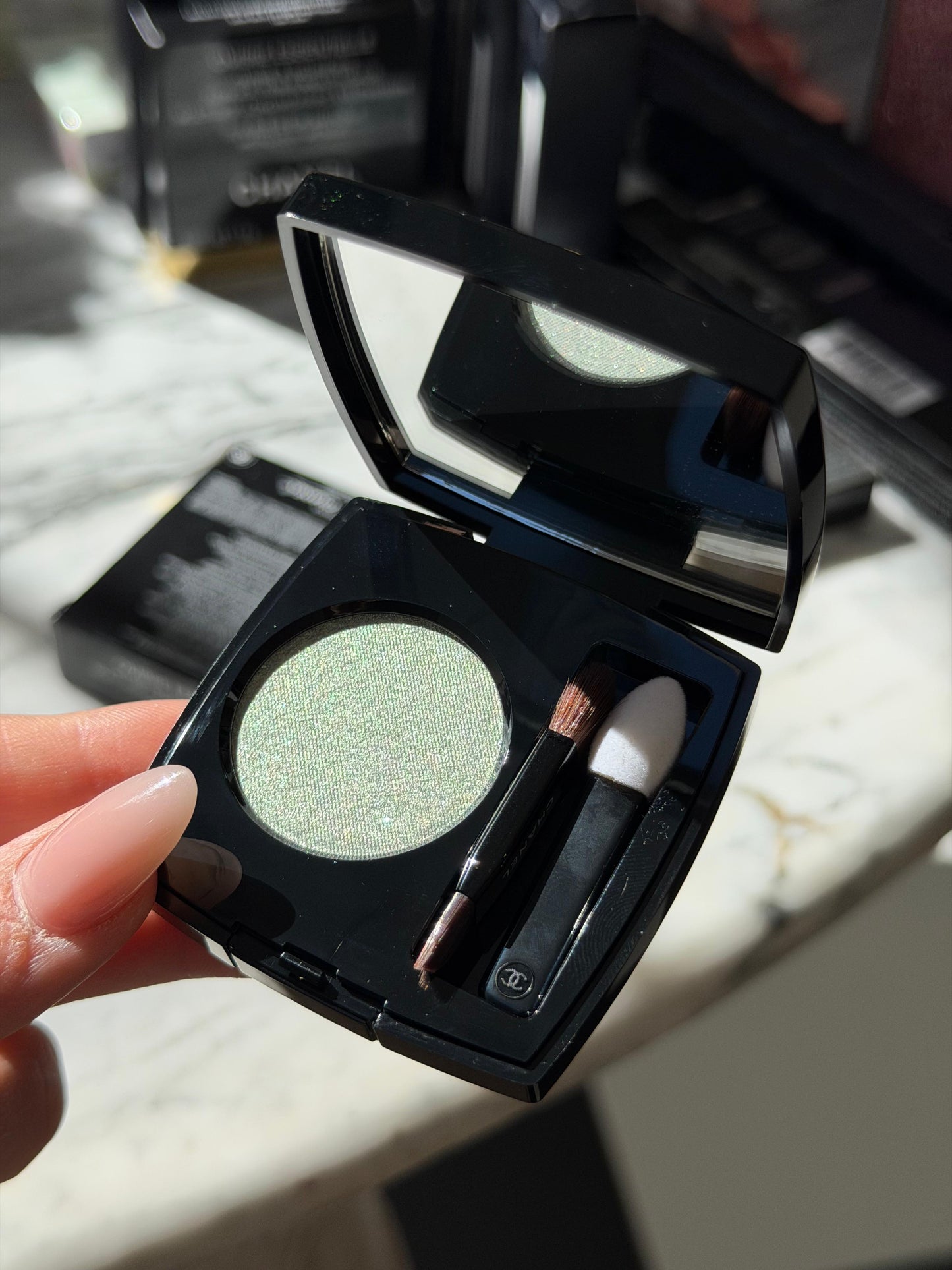CHANEL Ombre Essentielle Multi-Use Longwearing Eyeshadow (222)