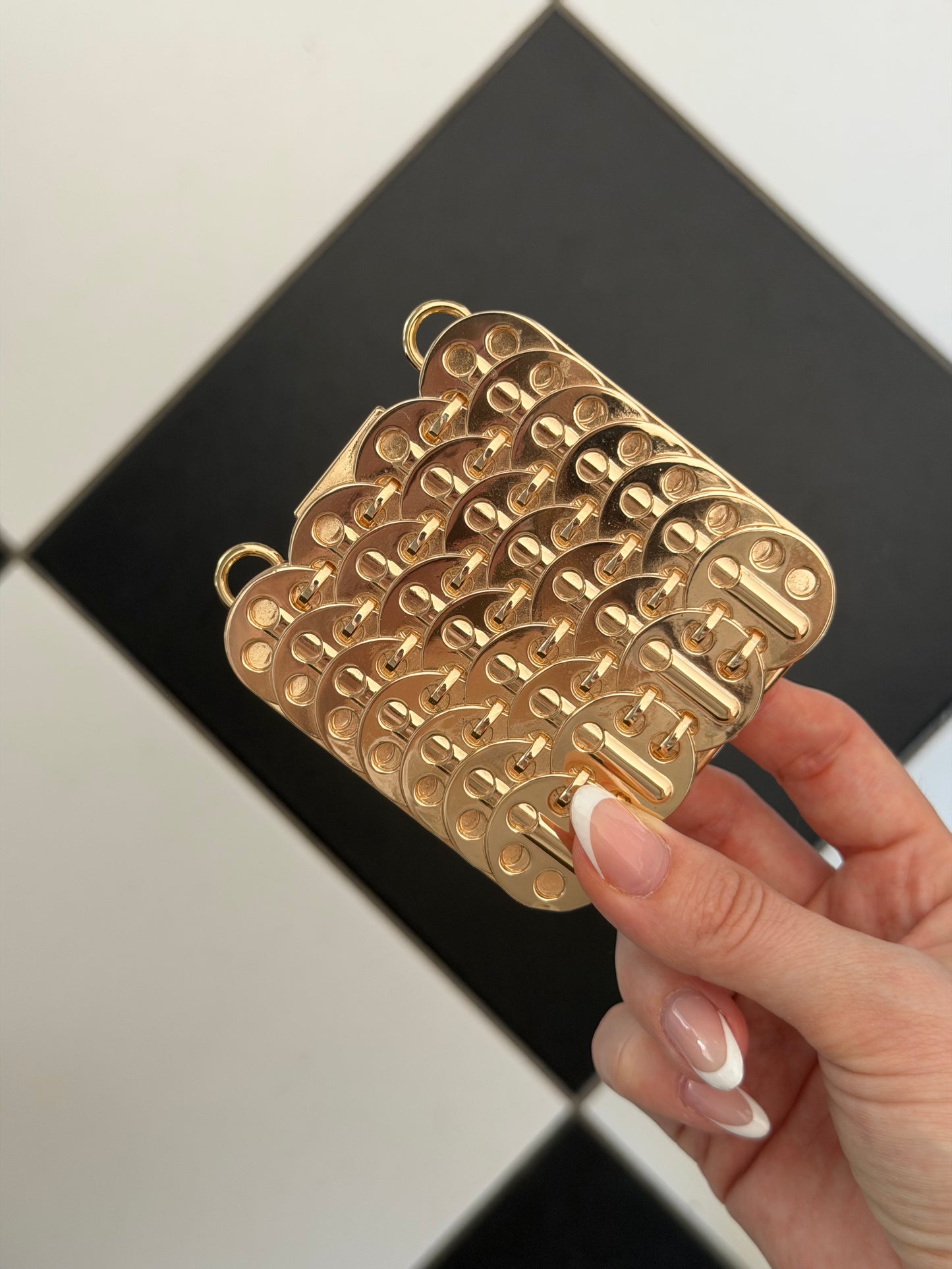 PACO RABANNE 1969 Makeup Clutch
Ultra-Shiny, All-Over Luminizer, Second Skin Comfort