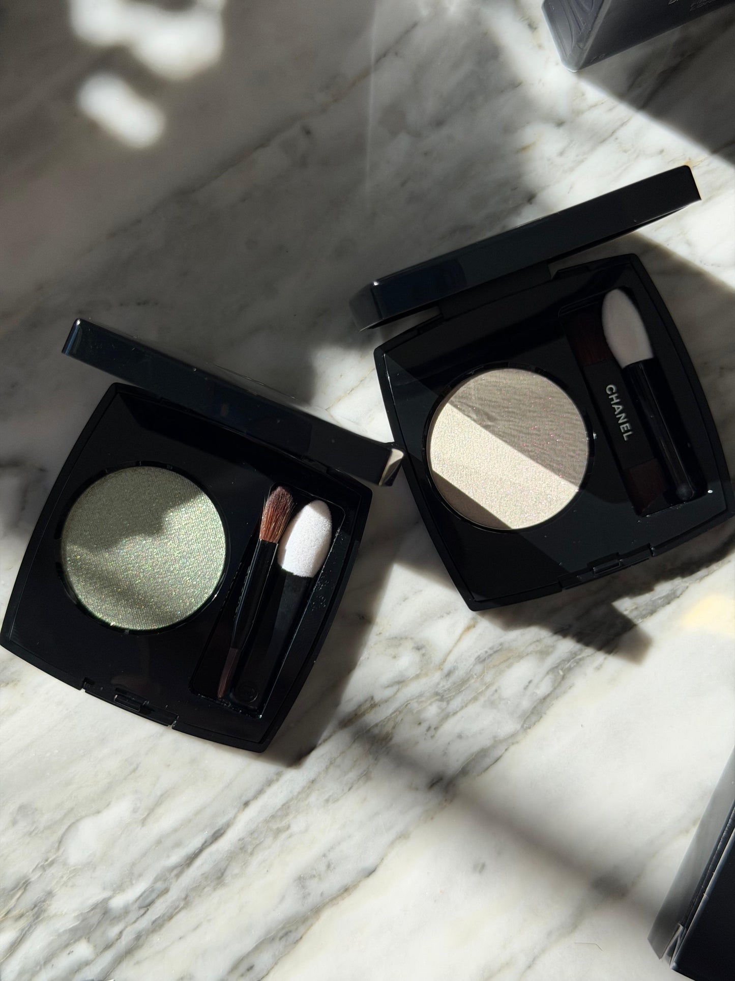CHANEL Ombre Essentielle Multi-Use Longwearing Eyeshadow (222)