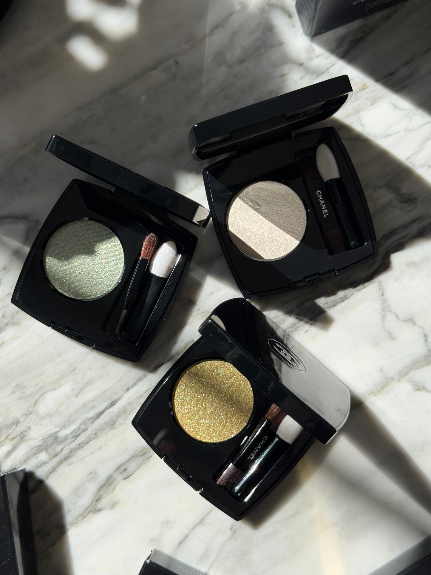 CHANEL Ombre Essentielle Multi-Use Longwearing Eyeshadow (222)