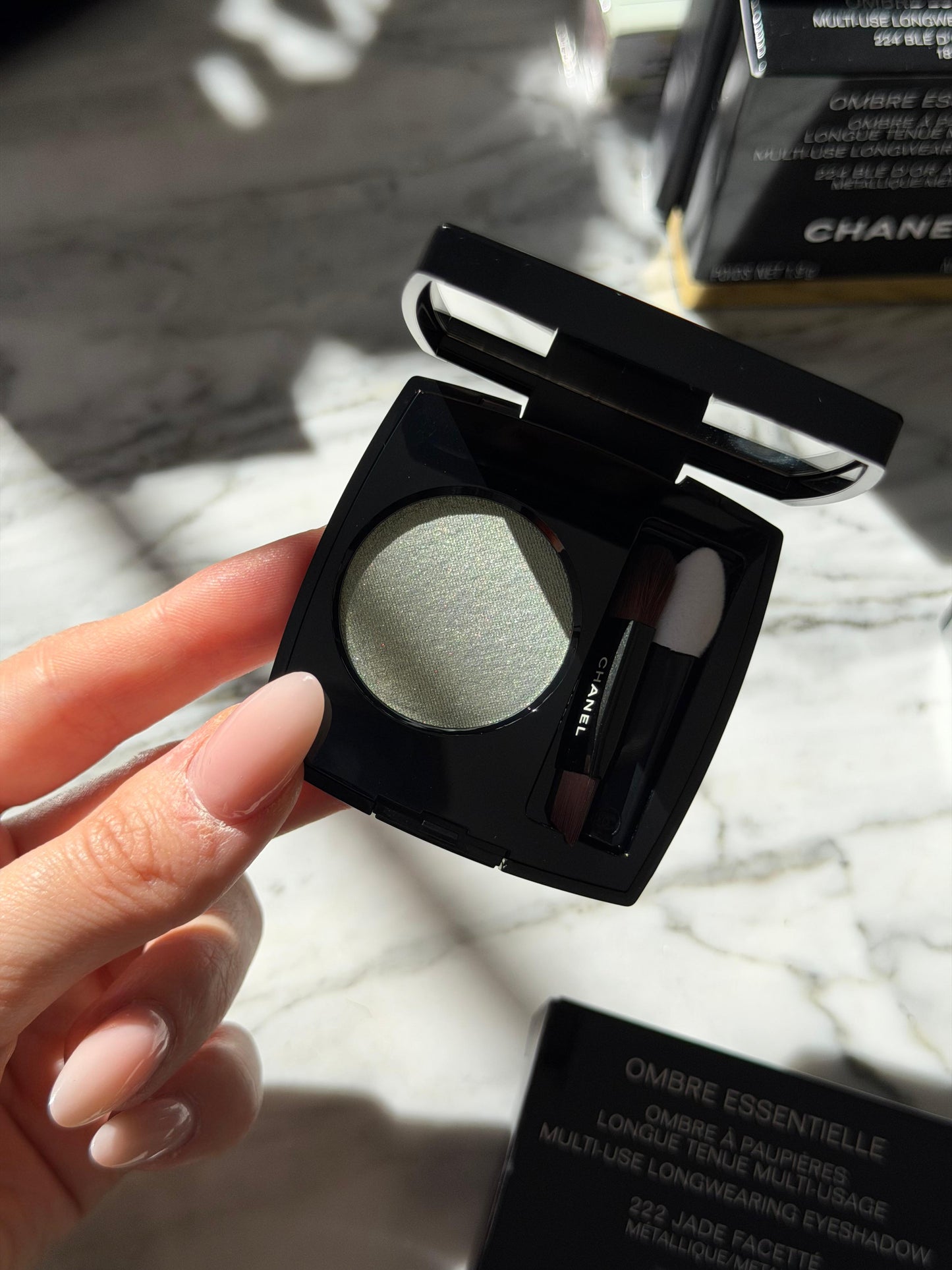 CHANEL Ombre Essentielle Multi-Use Longwearing Eyeshadow (222)