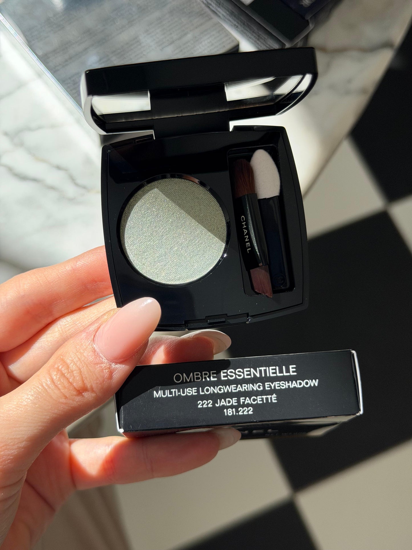 CHANEL Ombre Essentielle Multi-Use Longwearing Eyeshadow (222)