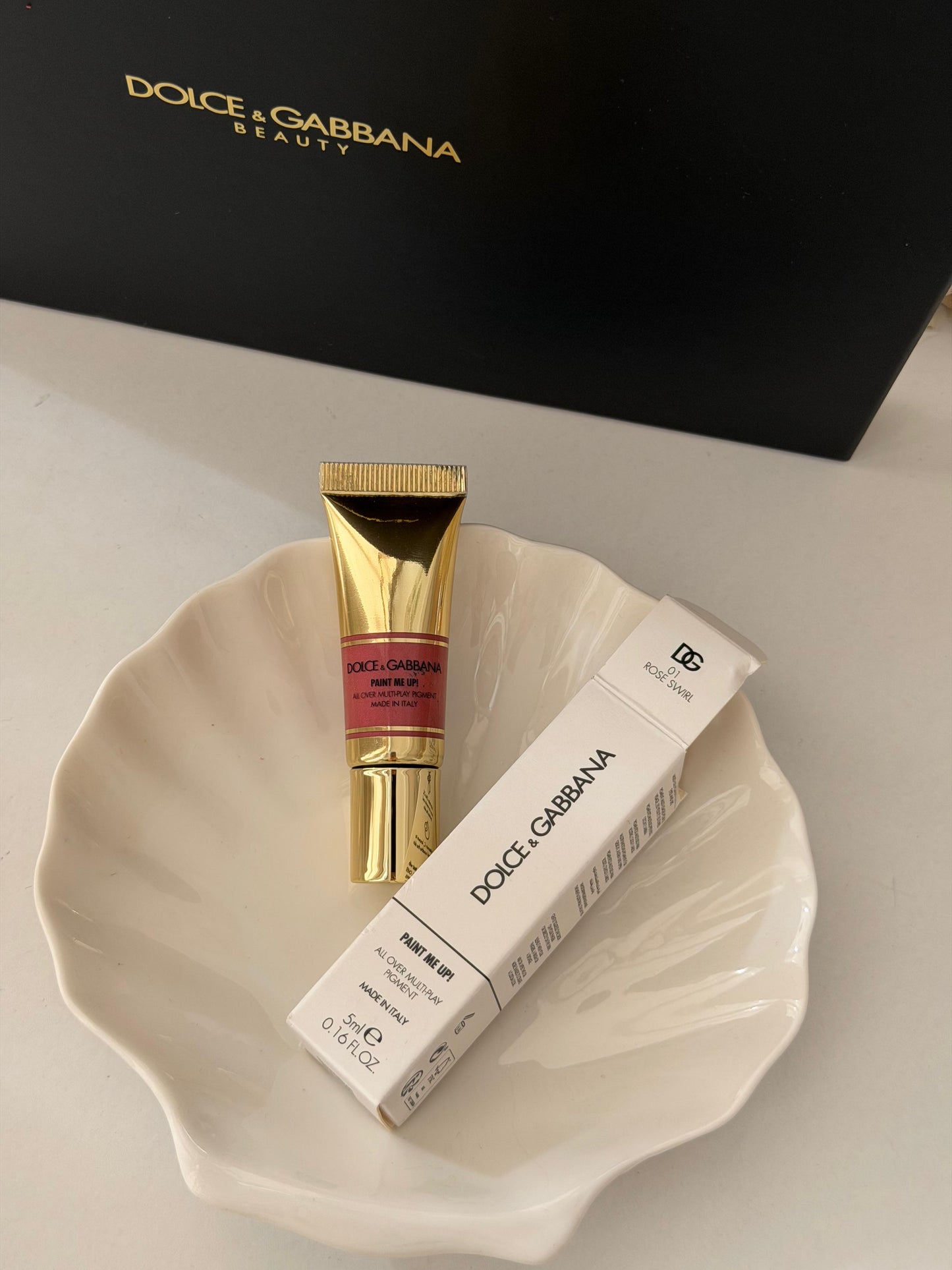 DOLCE&GABBANA Paint Me Up!
All Over Multi-Play Pigment For Face, Eyes And Lips (01)