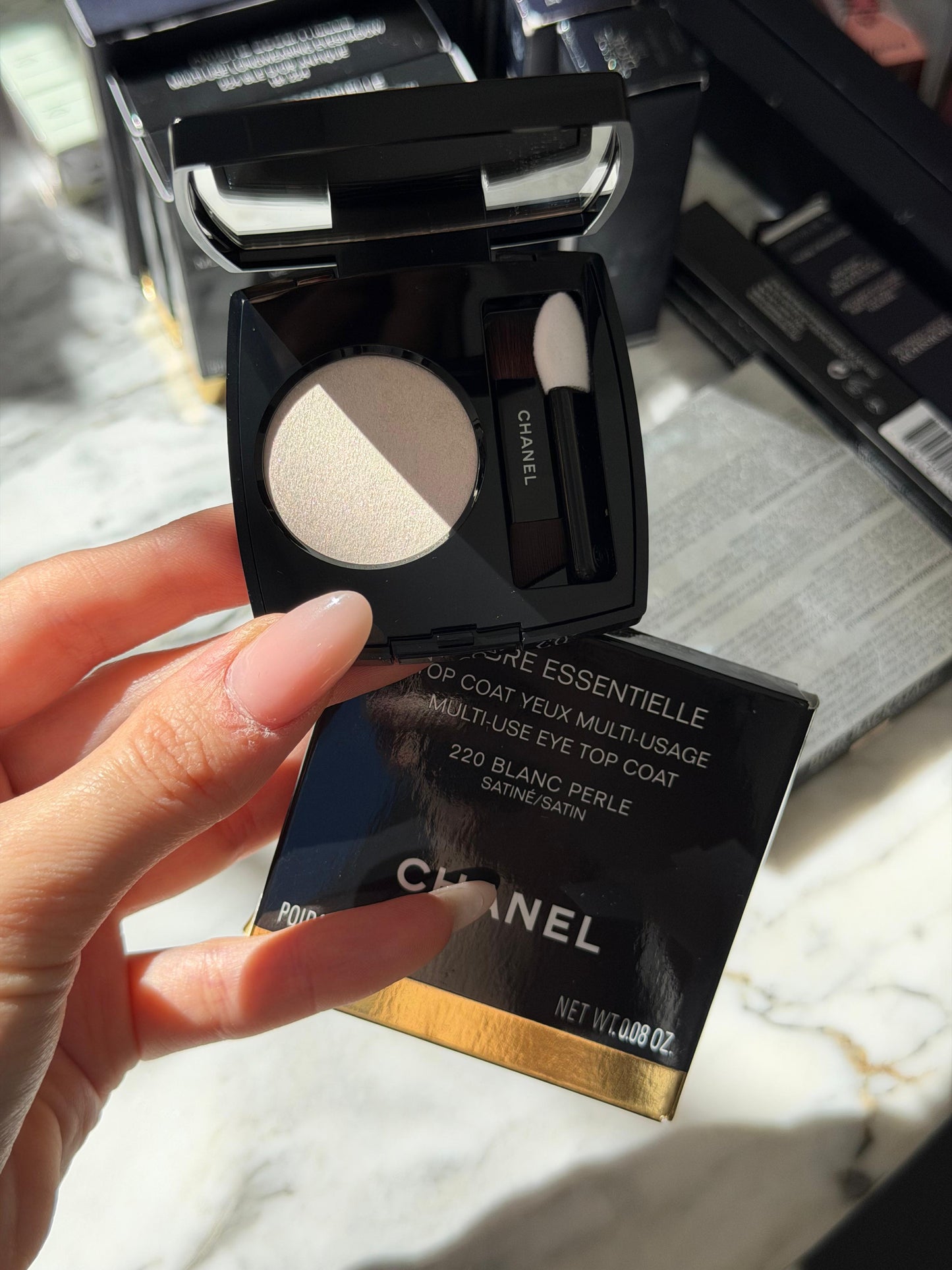 CHANEL Ombre Essentielle Multi-Use Longwearing Eyeshadow (220)