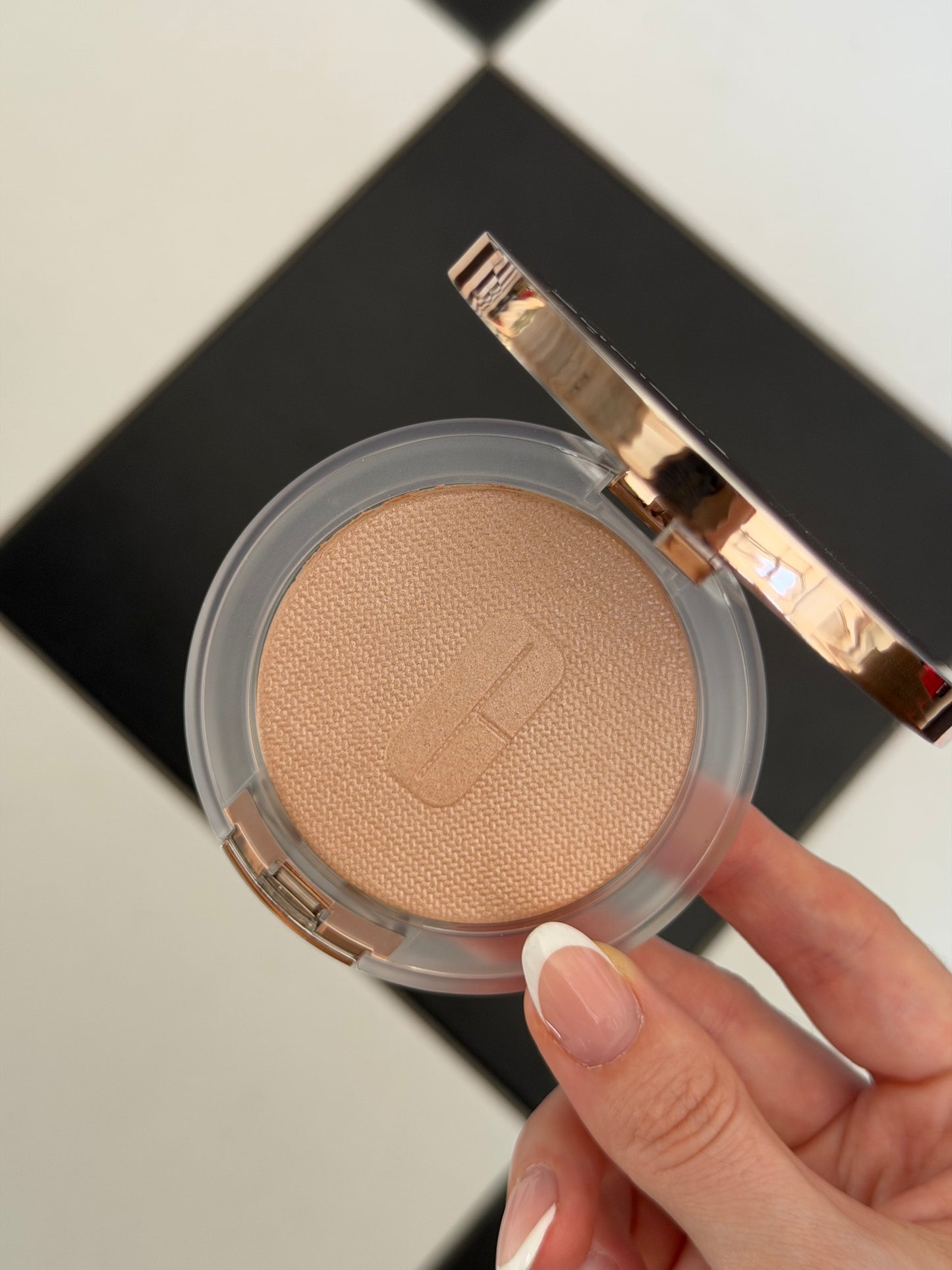 CLINIQUE
True Highlight™ Weightless Illuminator (01)
