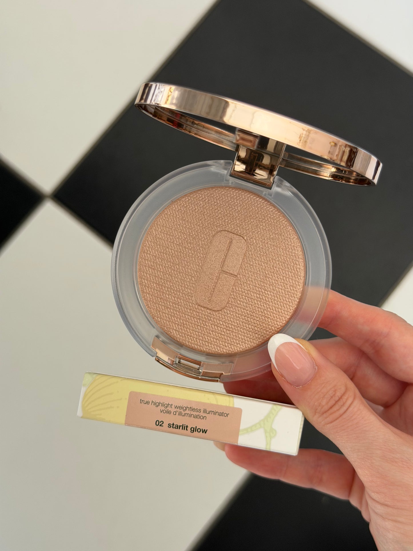 CLINIQUE
True Highlight™ Weightless Illuminator (02)