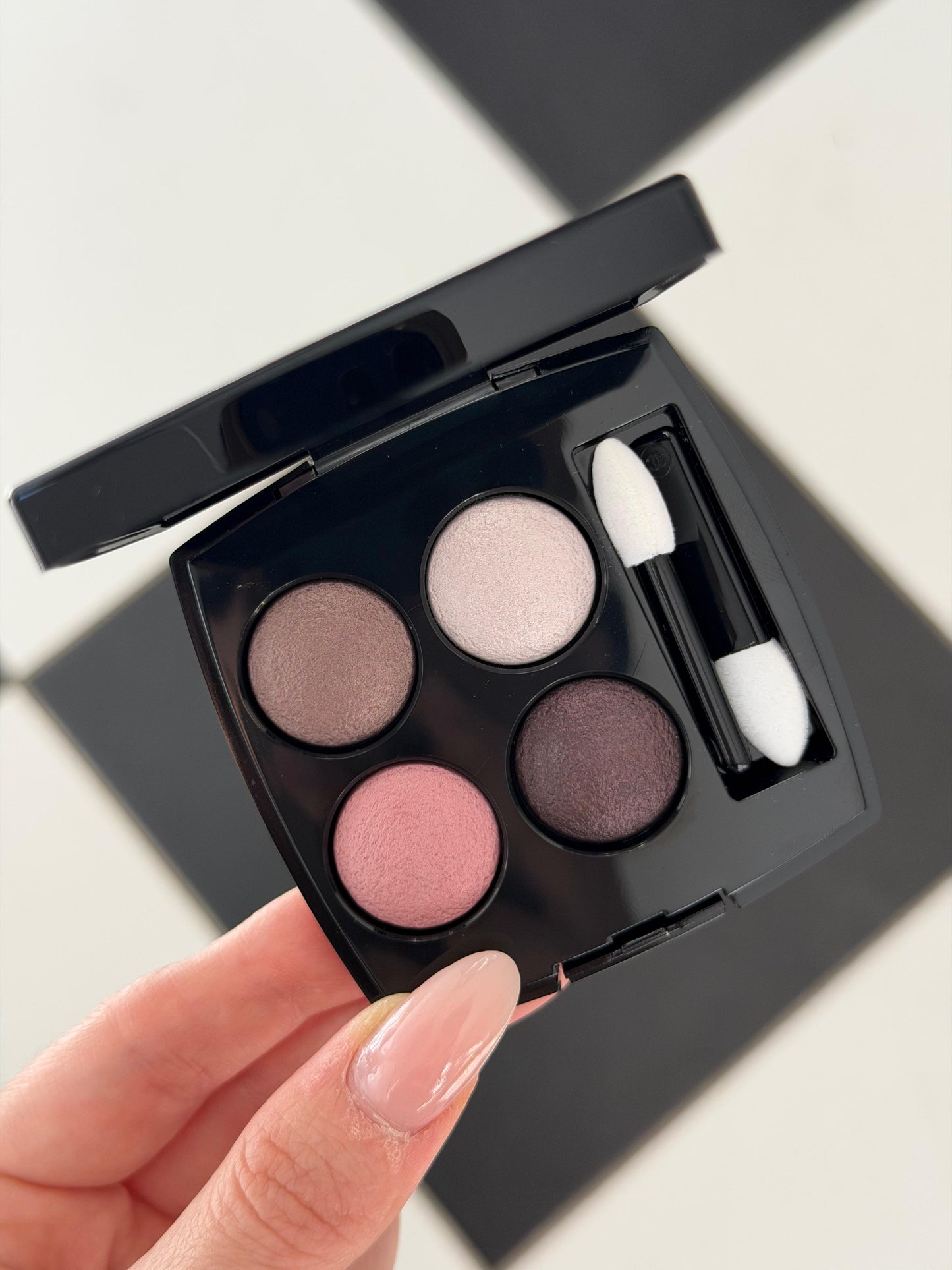 CHANEL Les 4 Ombres
Multi-Effect Quadra Eyeshadow (202)