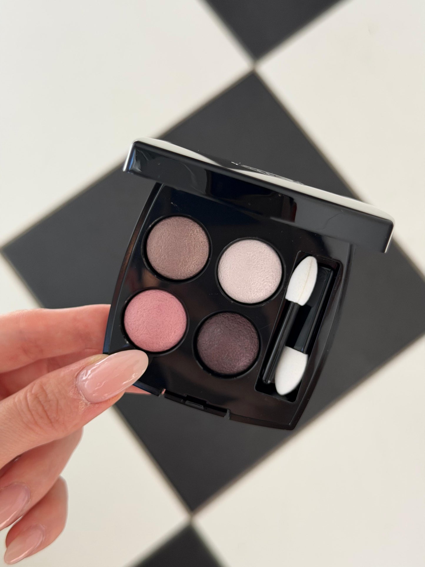 CHANEL Les 4 Ombres
Multi-Effect Quadra Eyeshadow (202)