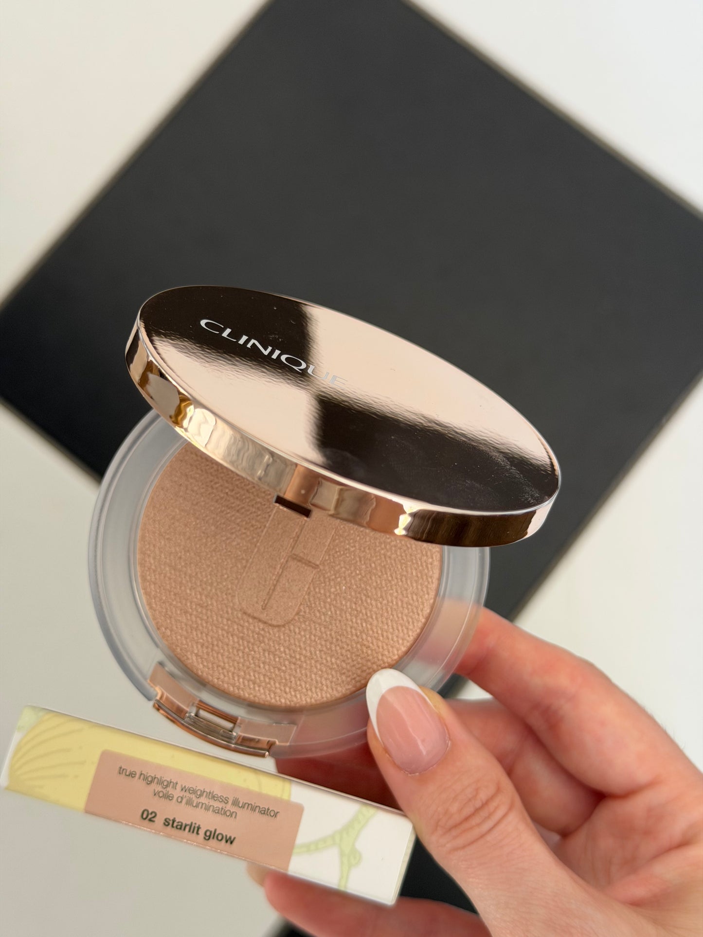 CLINIQUE
True Highlight™ Weightless Illuminator (02)