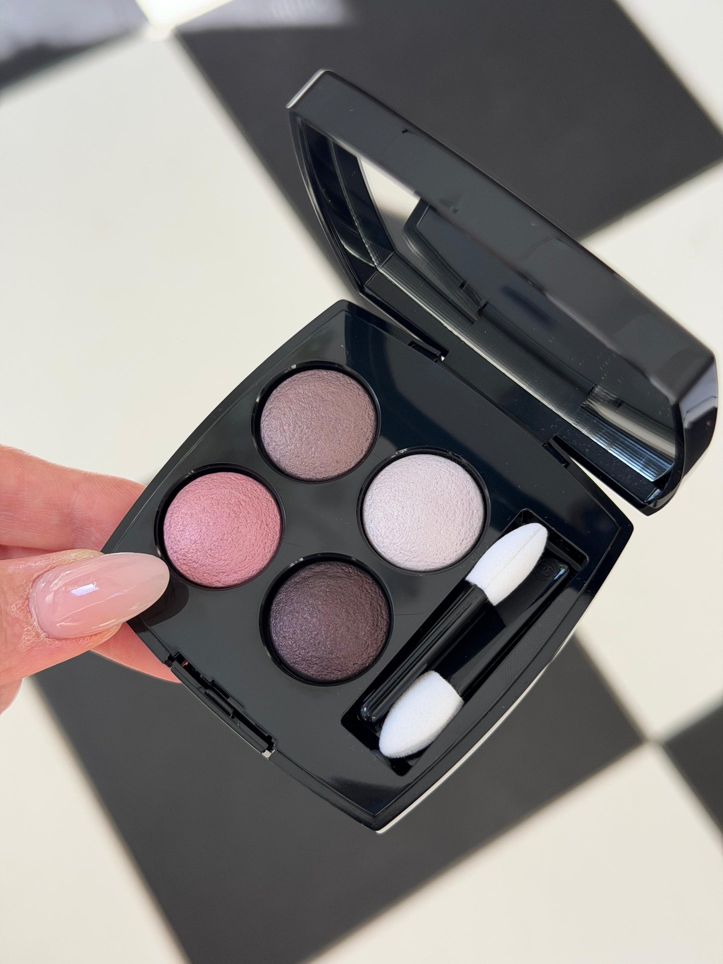CHANEL Les 4 Ombres
Multi-Effect Quadra Eyeshadow (202)