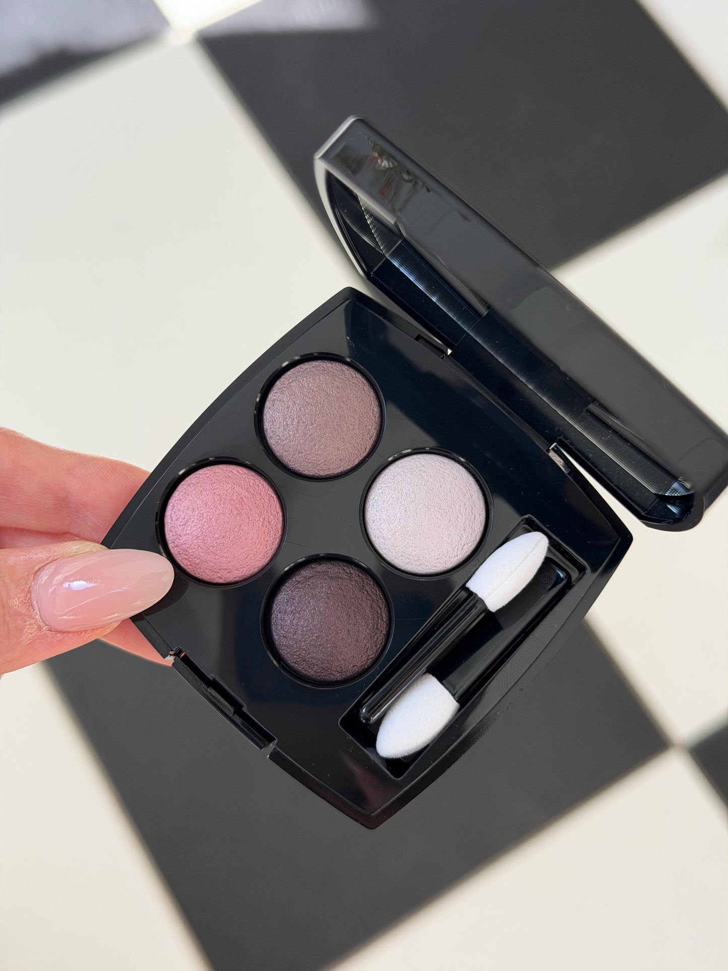 CHANEL Les 4 Ombres
Multi-Effect Quadra Eyeshadow (202)