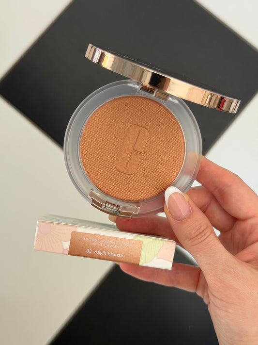 CLINIQUE
True Highlight™ Weightless Illuminator (03)