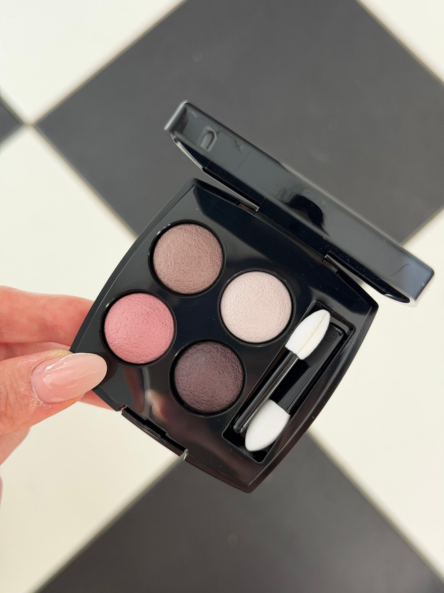 CHANEL Les 4 Ombres
Multi-Effect Quadra Eyeshadow (202)